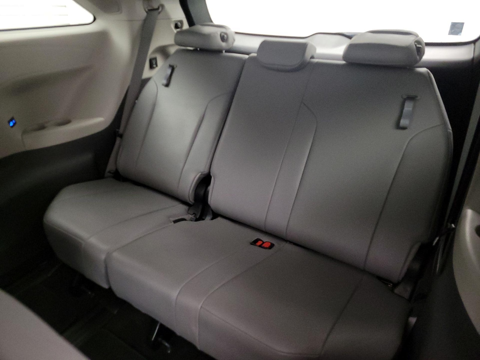 2022 Toyota Sienna XLE - Photo 22