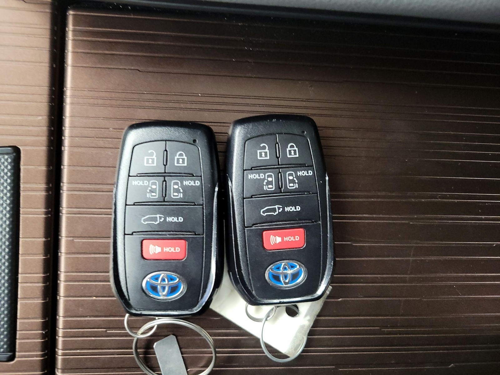 2022 Toyota Sienna XLE - Photo 25