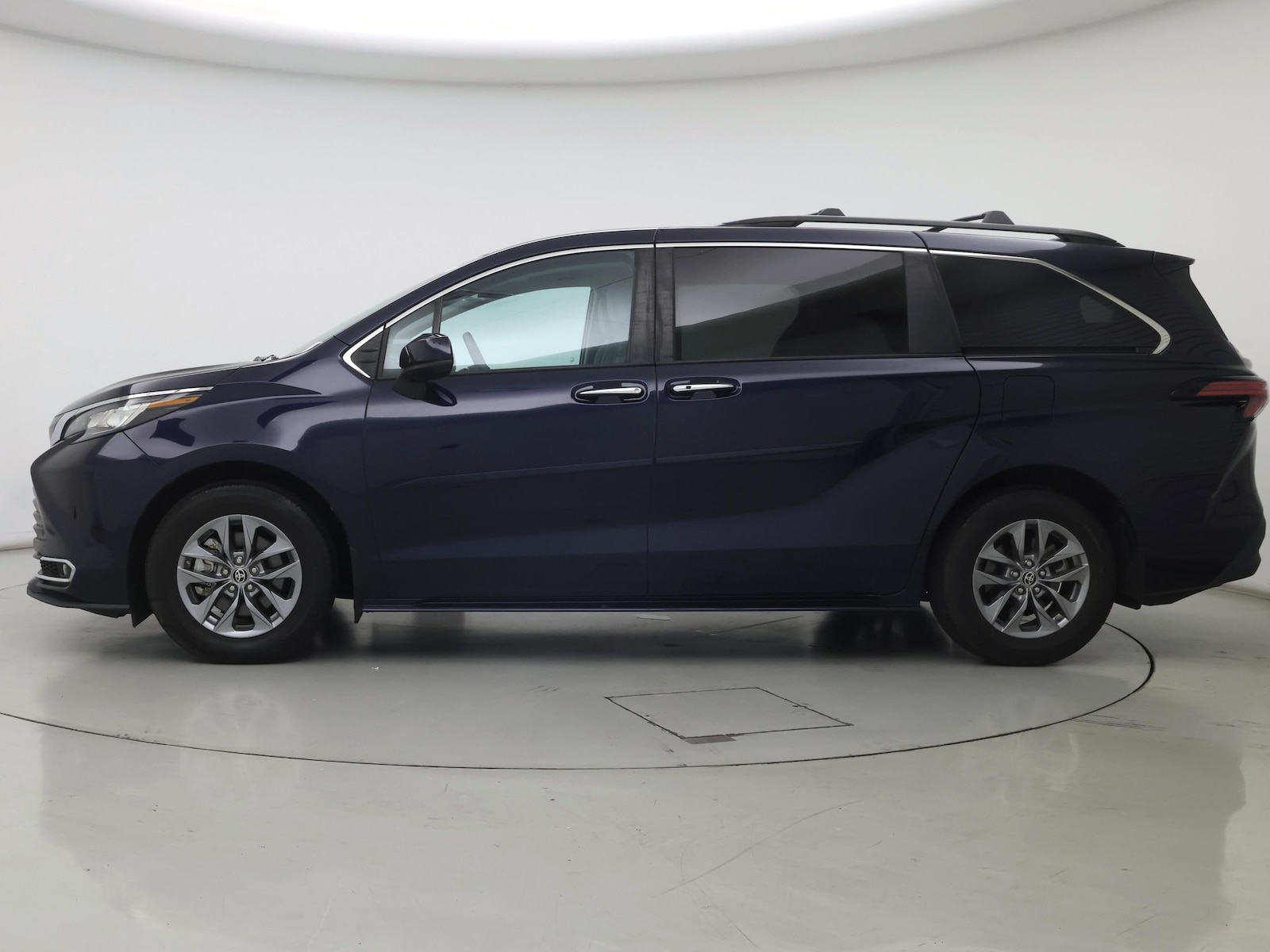 2022 Toyota Sienna XLE - Photo 4