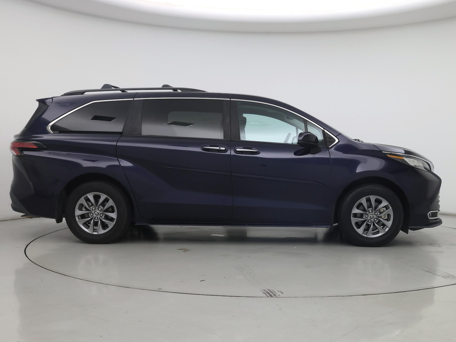 2022 Toyota Sienna XLE - Photo 8