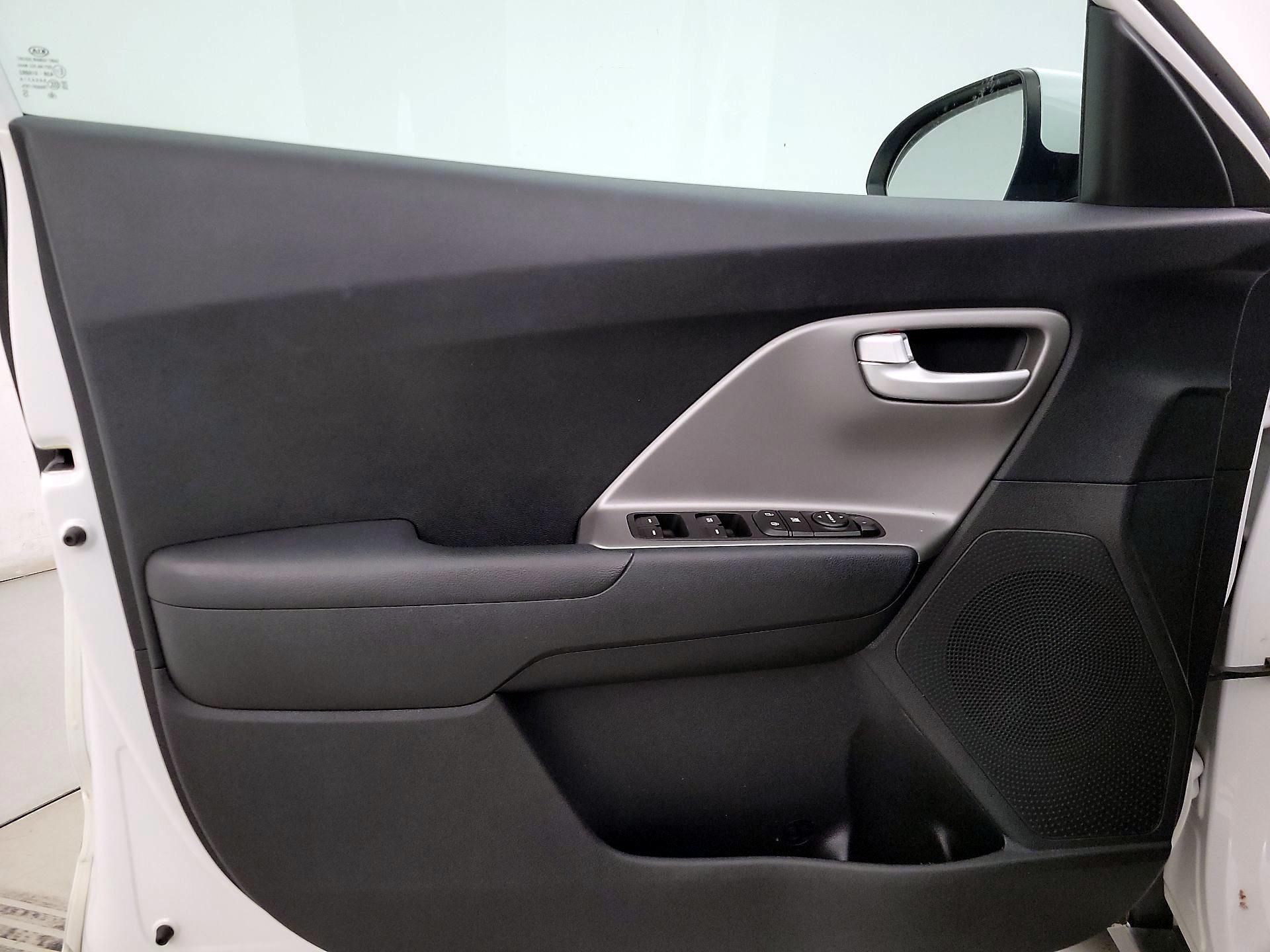 Thumbnail: 2018 Kia Niro - 12
