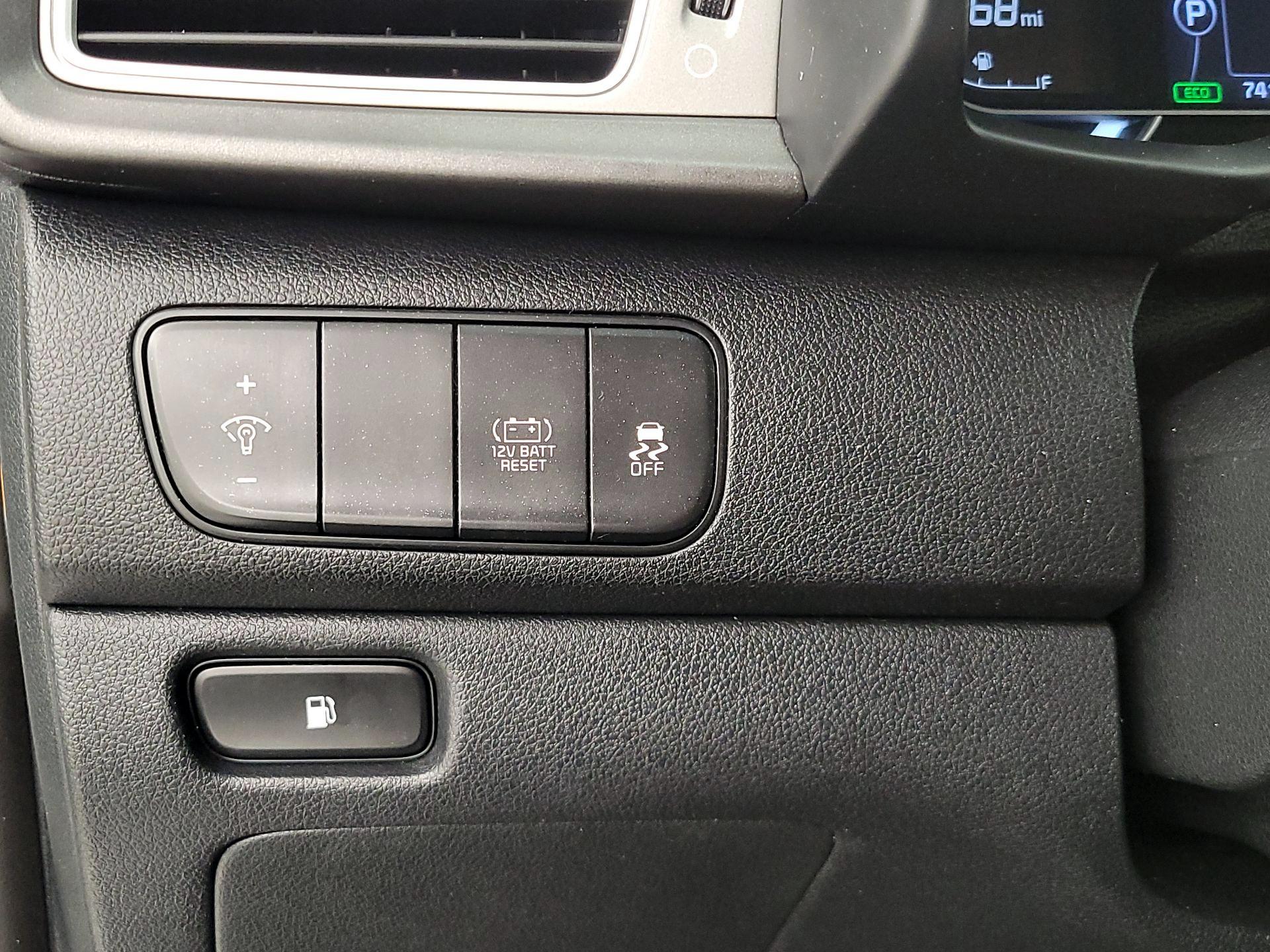 Thumbnail: 2018 Kia Niro - 13