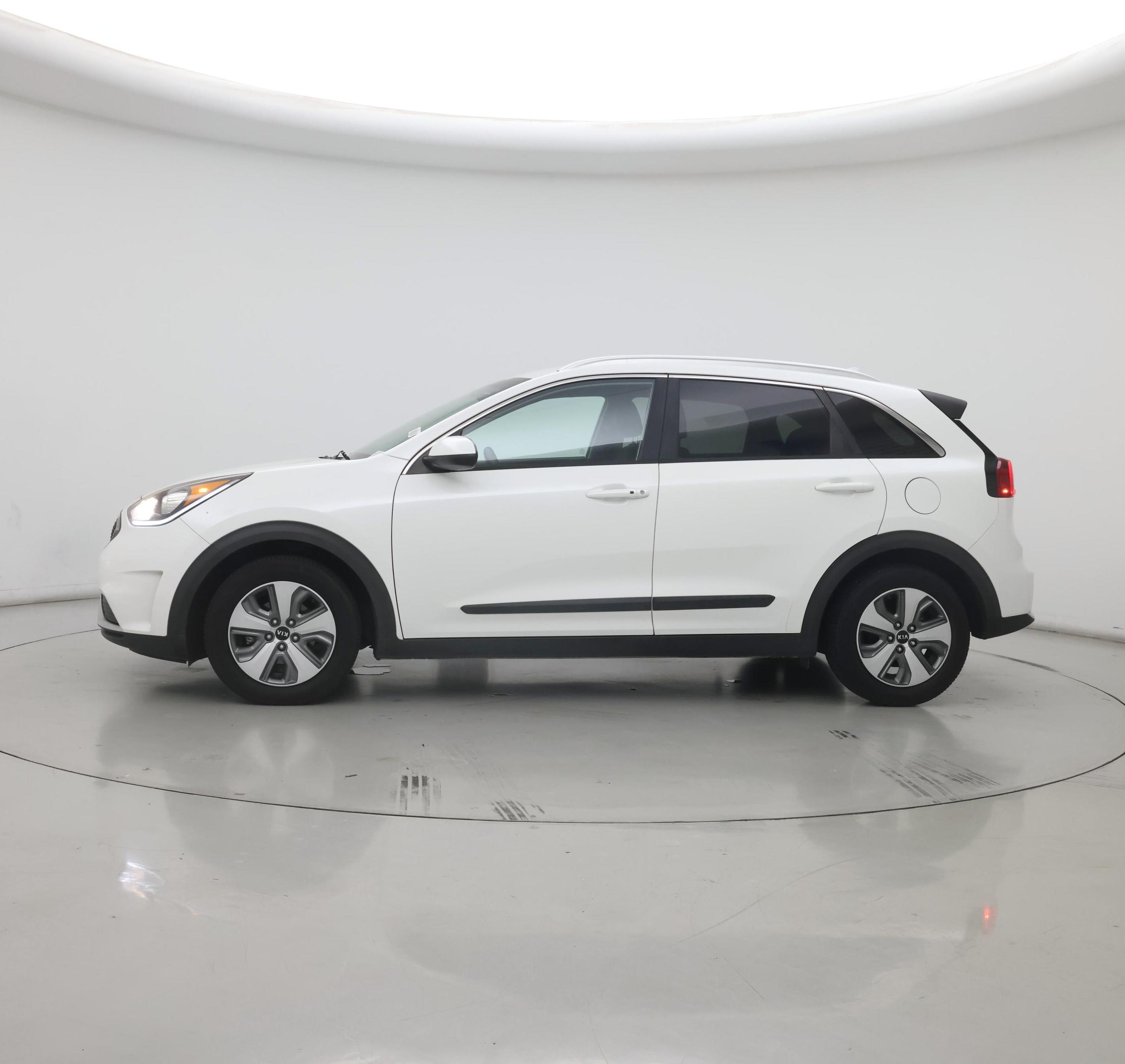 Thumbnail: 2018 Kia Niro - 3