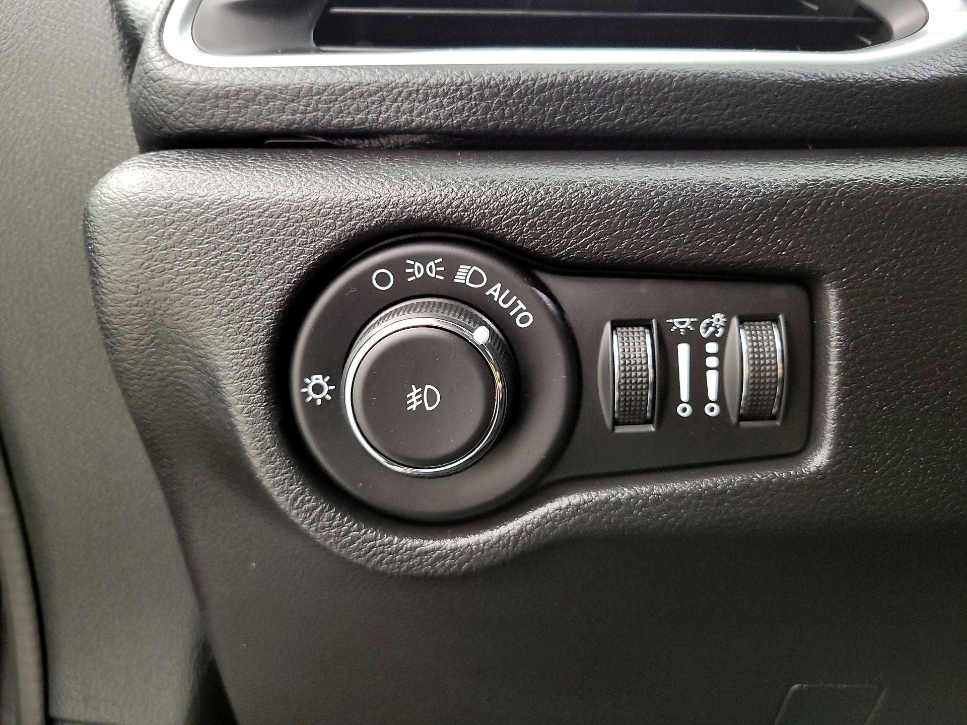 Thumbnail: 2020 Chrysler Pacifica - 13