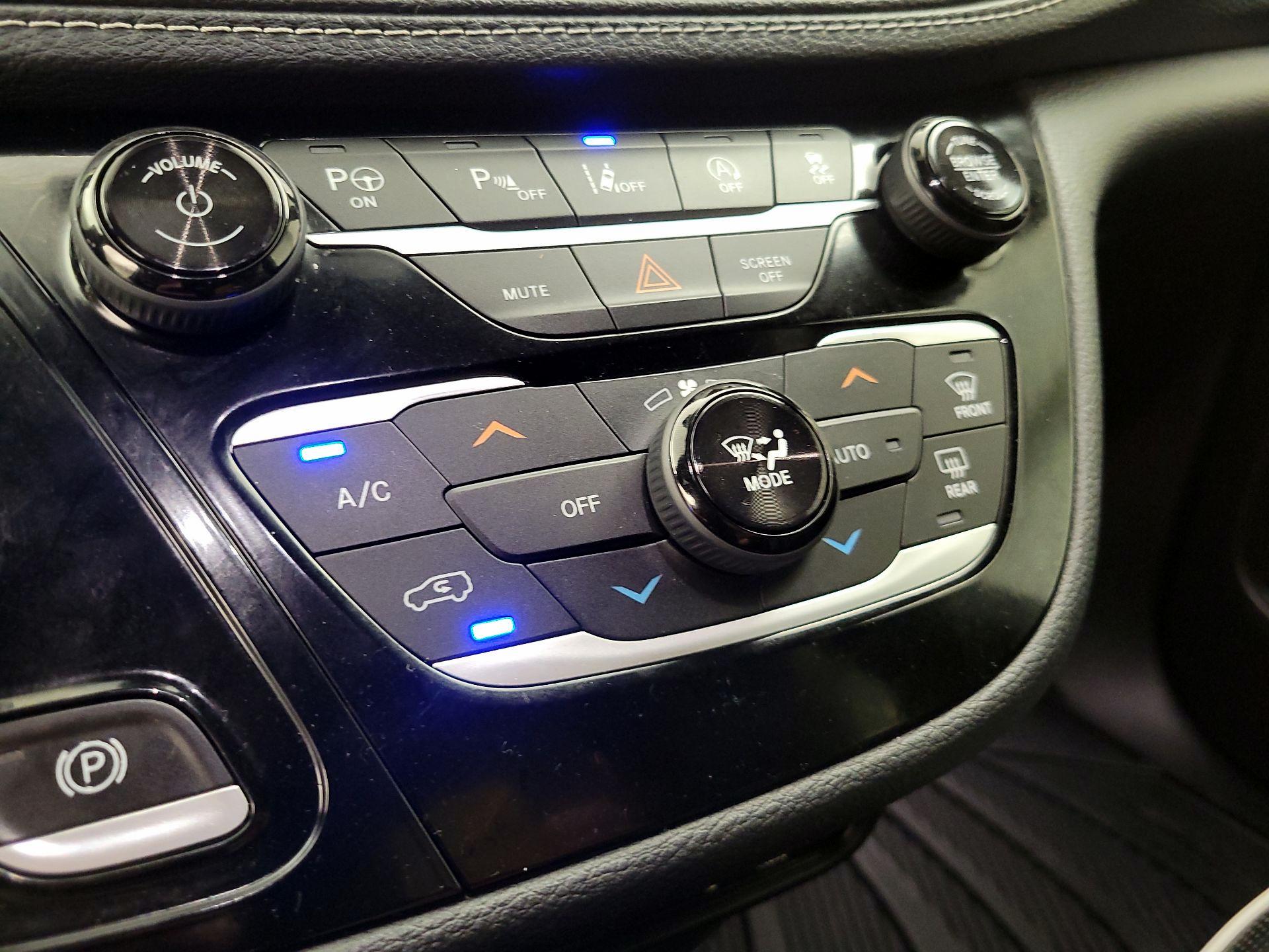 Thumbnail: 2020 Chrysler Pacifica - 16
