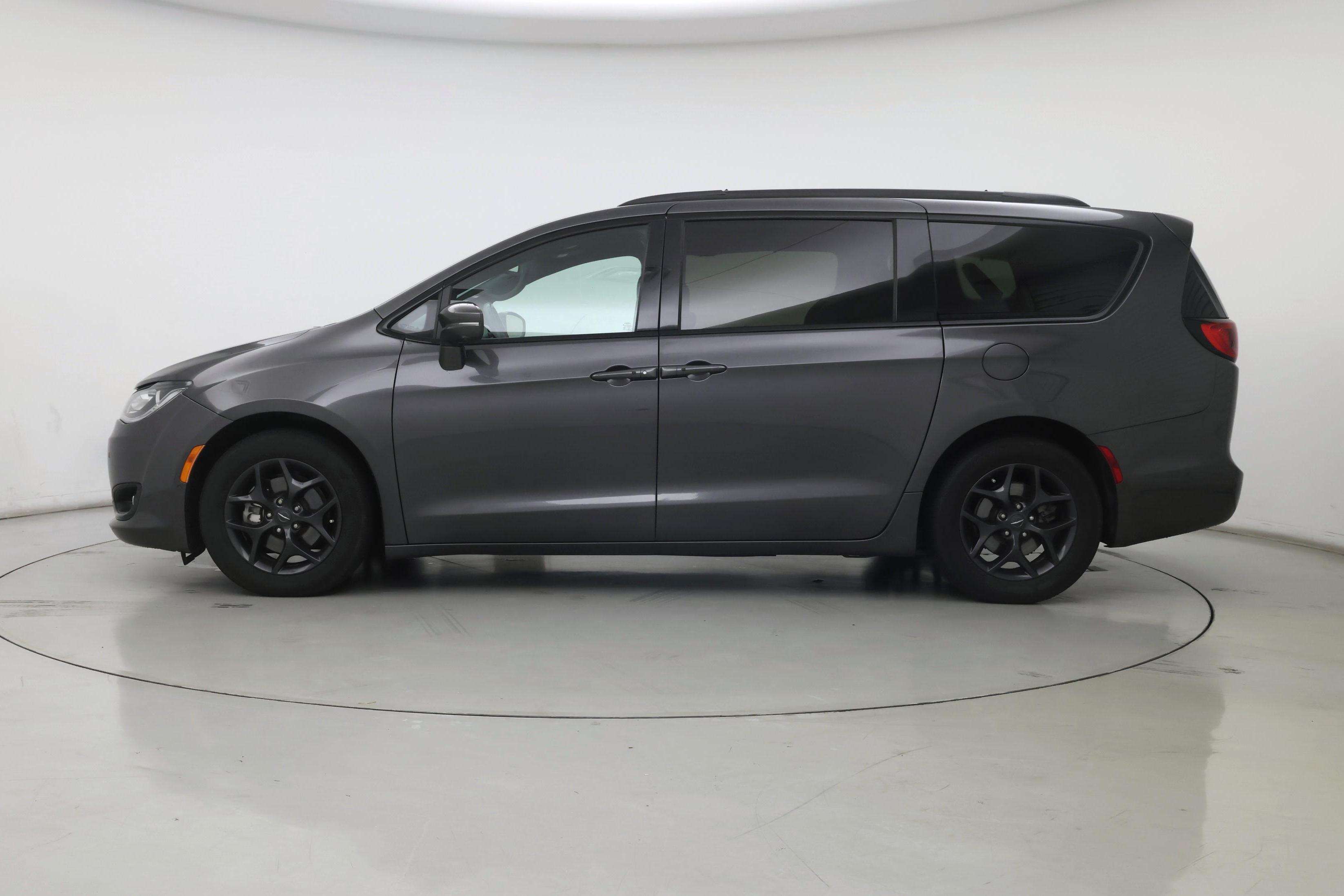 Thumbnail: 2020 Chrysler Pacifica - 3