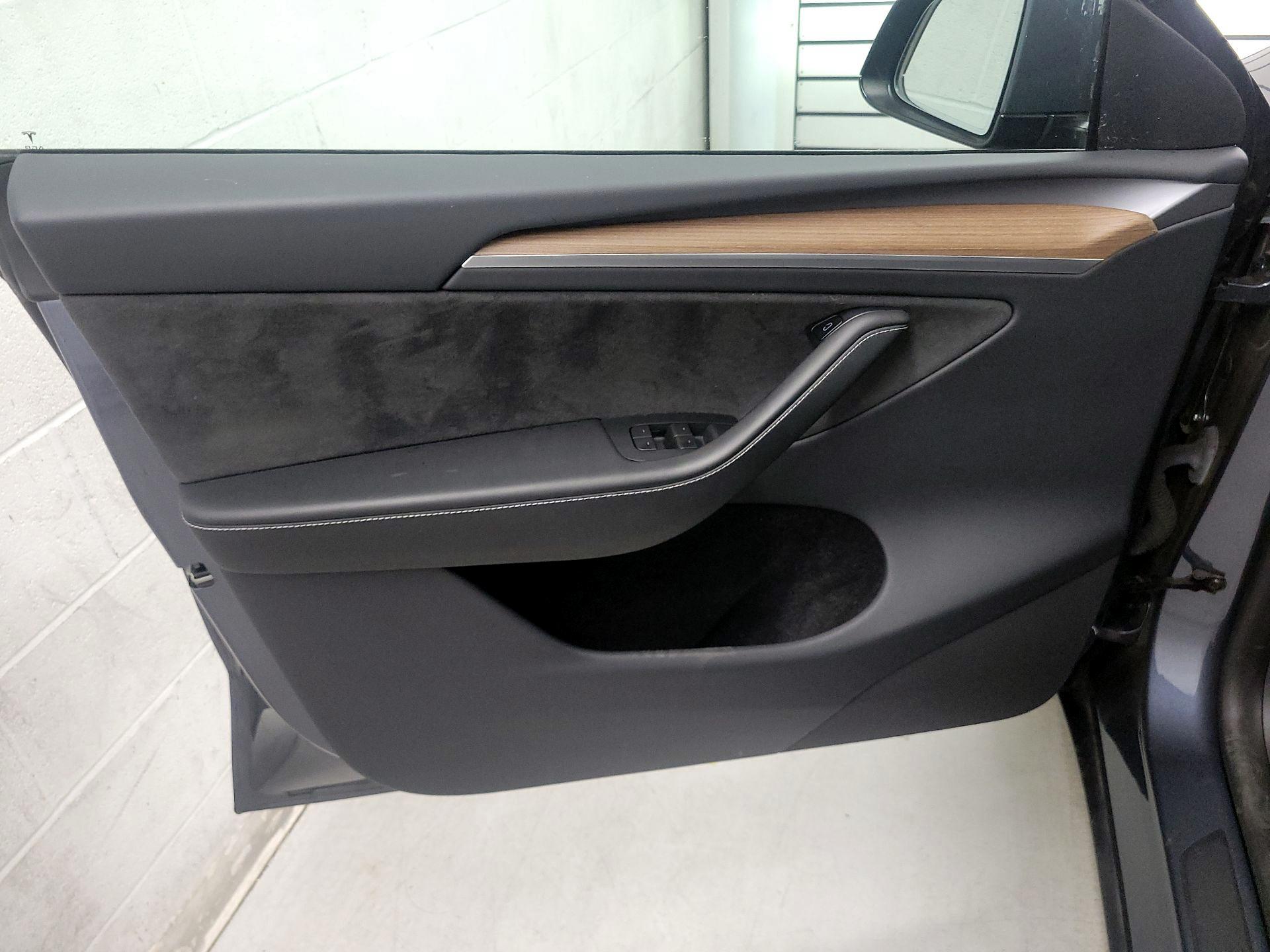 Thumbnail: 2023 Tesla Model Y - 12
