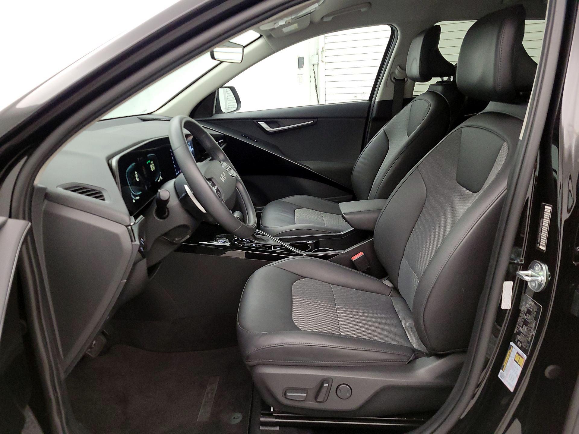 Thumbnail: 2023 Kia Niro - 11