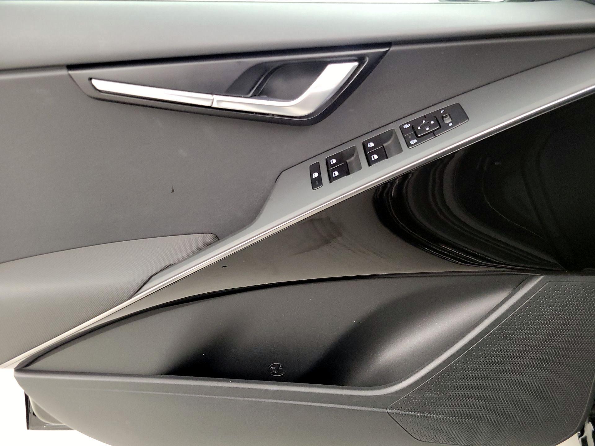 Thumbnail: 2023 Kia Niro - 12