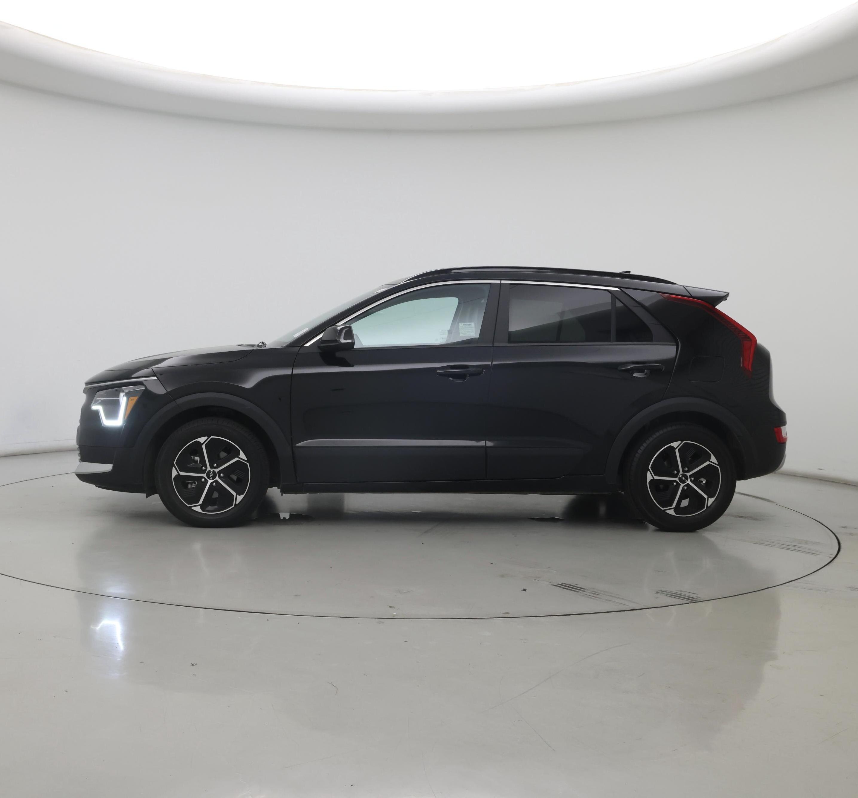 Thumbnail: 2023 Kia Niro - 3