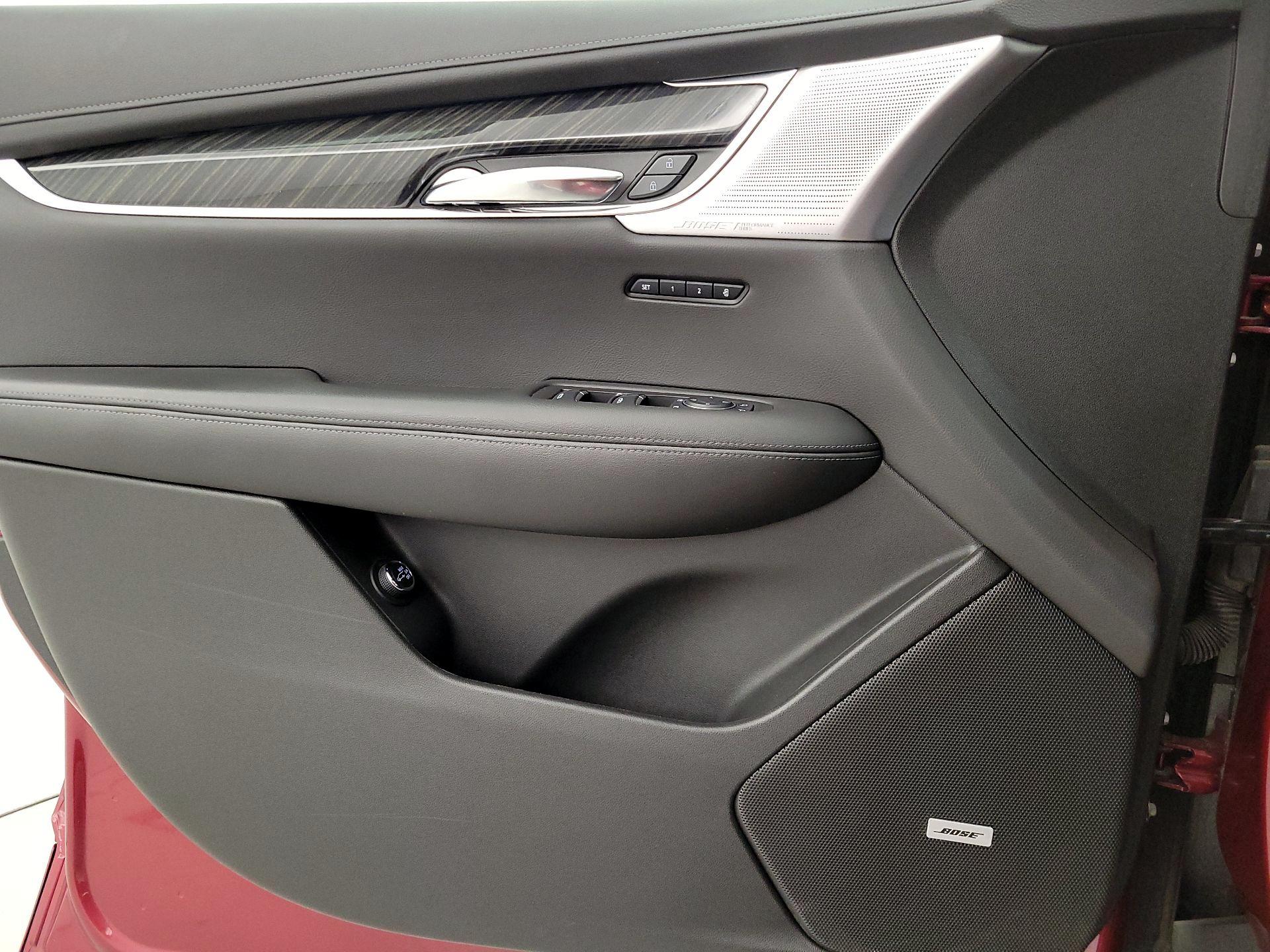 Thumbnail: 2020 Cadillac XT6 - 12