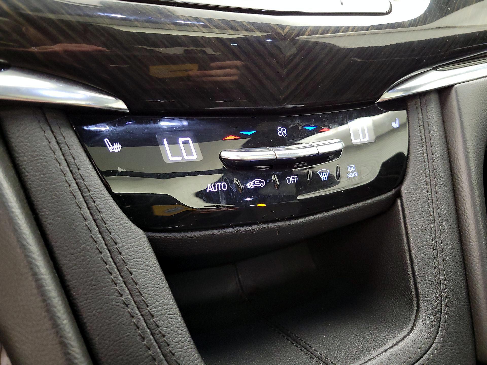 Thumbnail: 2020 Cadillac XT6 - 16