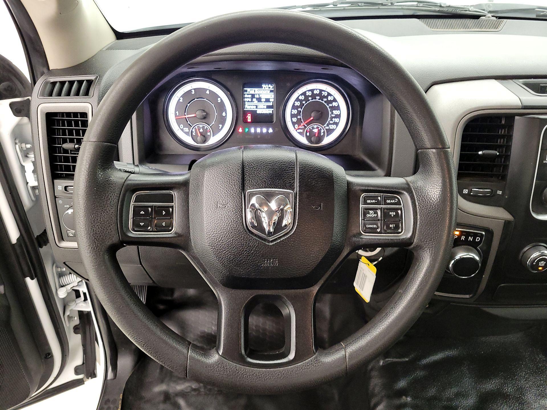 Thumbnail: 2019 RAM 1500 Classic - 10