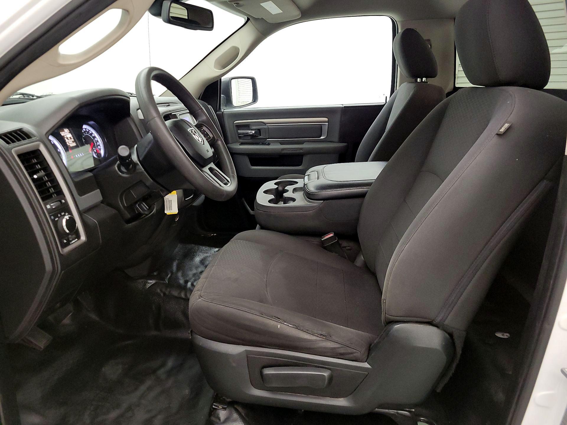 Thumbnail: 2019 RAM 1500 Classic - 11