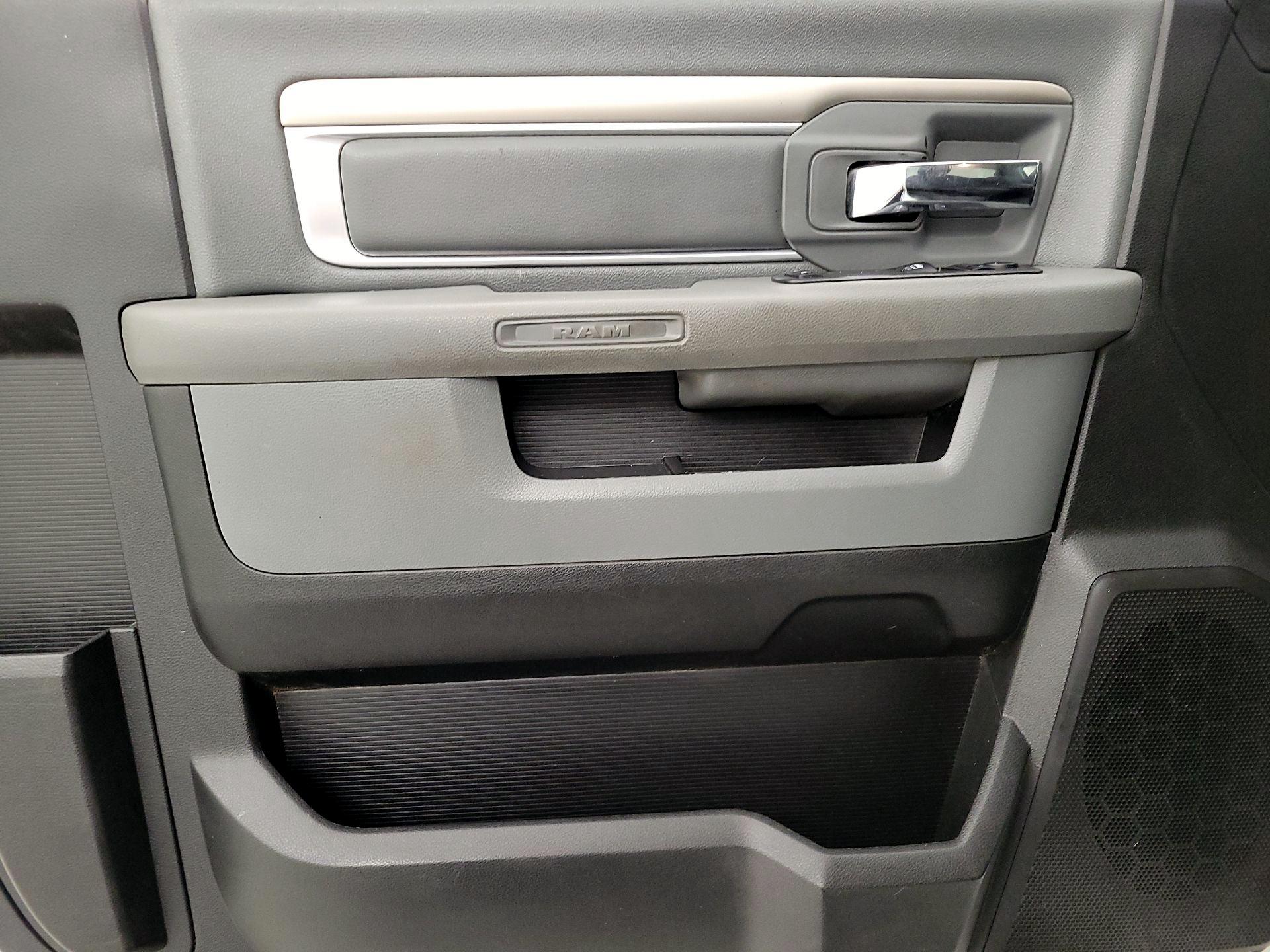 Thumbnail: 2019 RAM 1500 Classic - 12