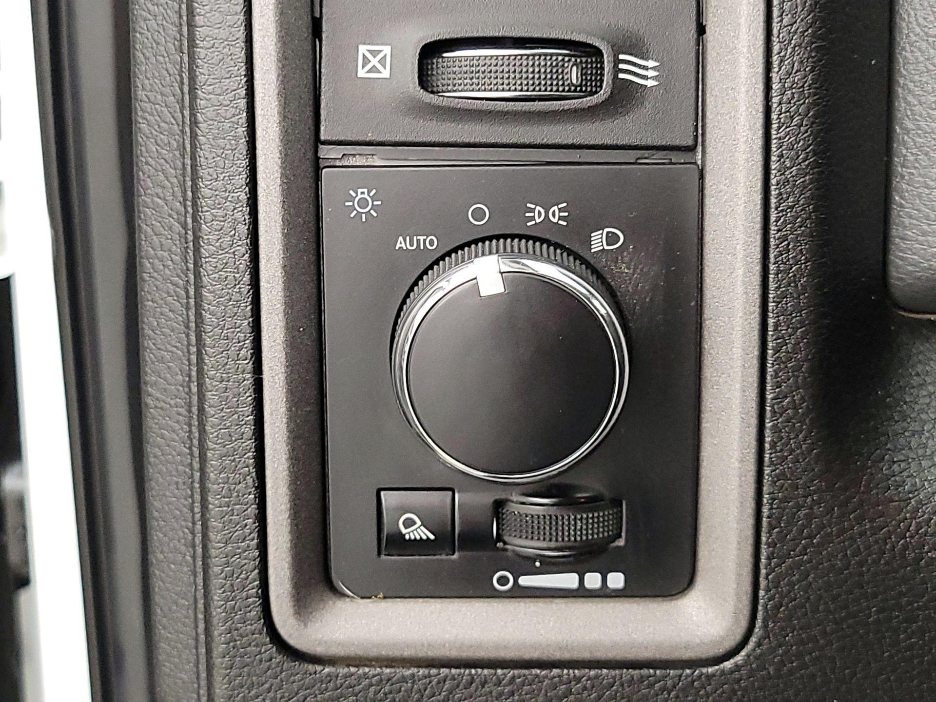 Thumbnail: 2019 RAM 1500 Classic - 13