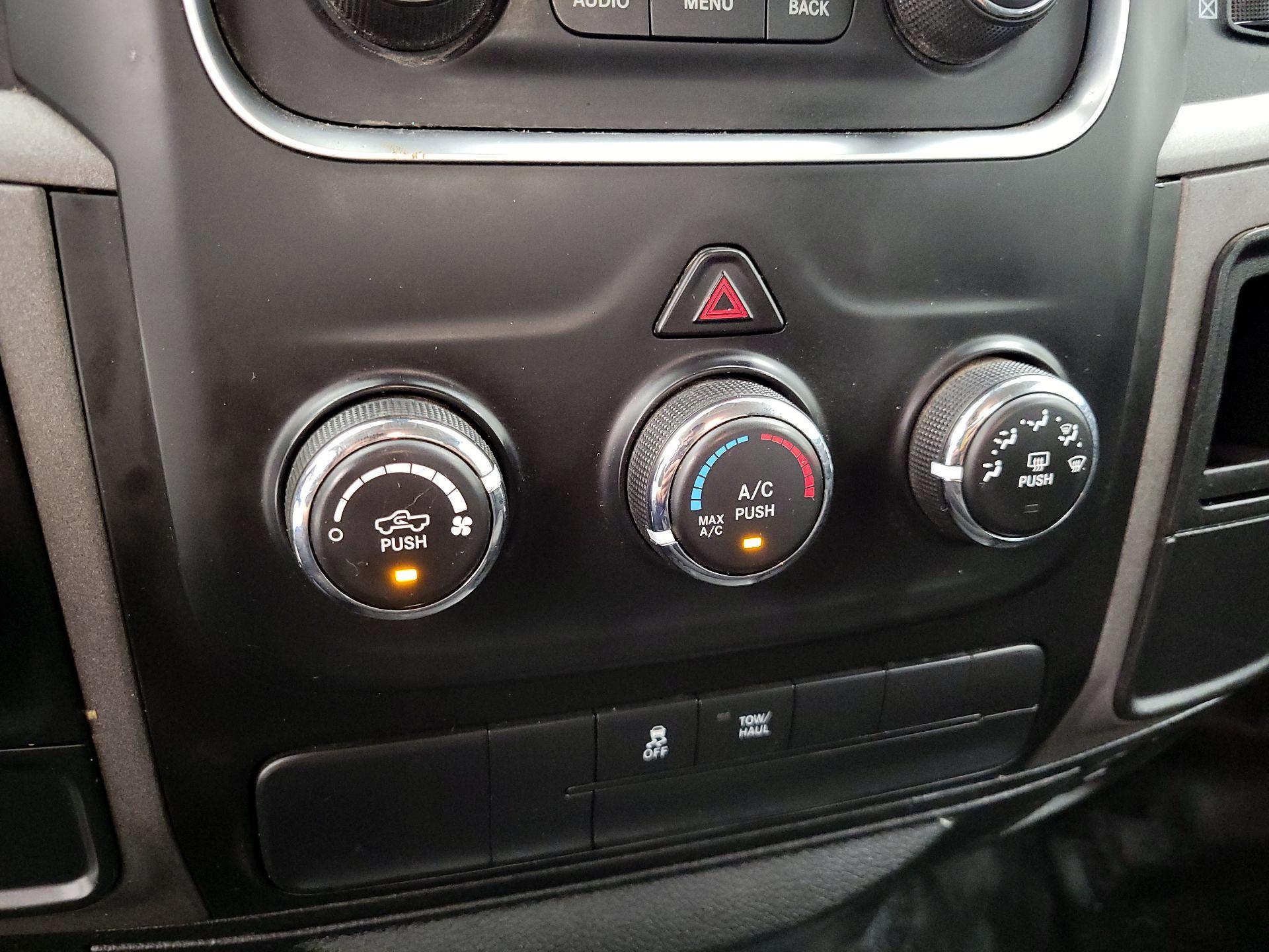 Thumbnail: 2019 RAM 1500 Classic - 16