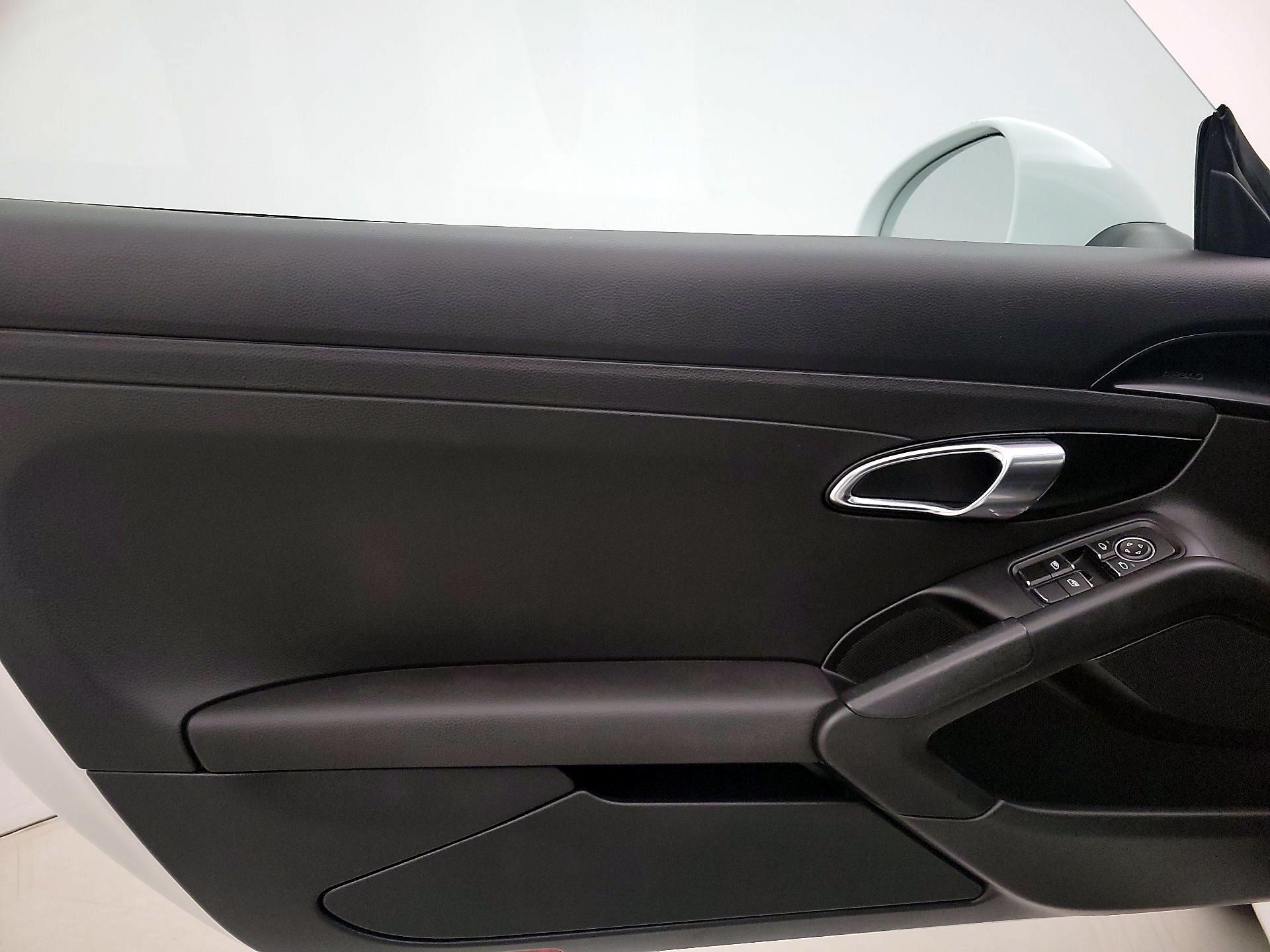 Thumbnail: 2016 Porsche Cayman - 10