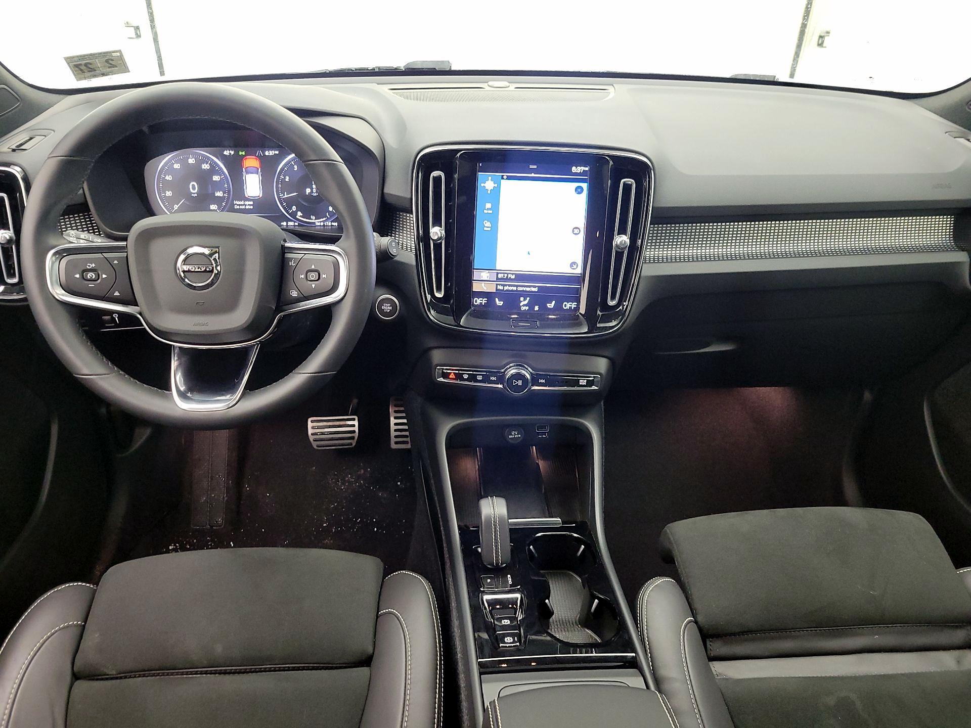 Thumbnail: 2022 Volvo XC40 - 9