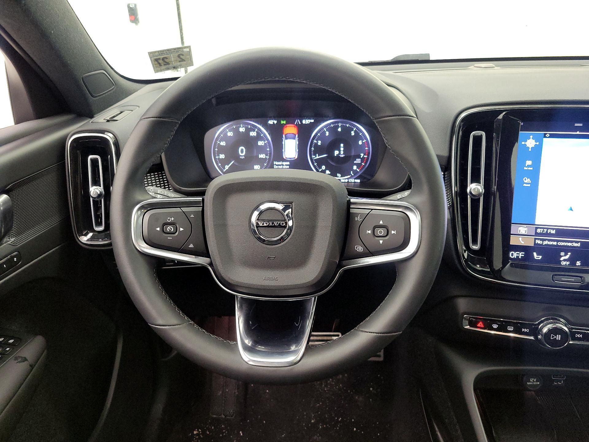 Thumbnail: 2022 Volvo XC40 - 10