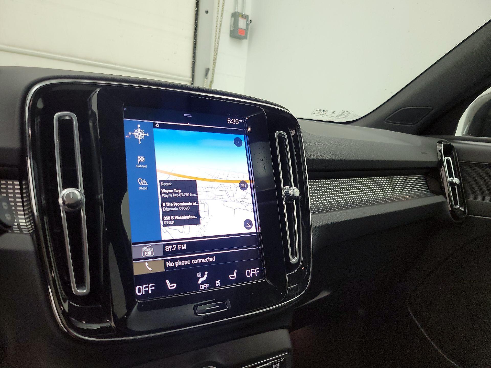 Thumbnail: 2022 Volvo XC40 - 14