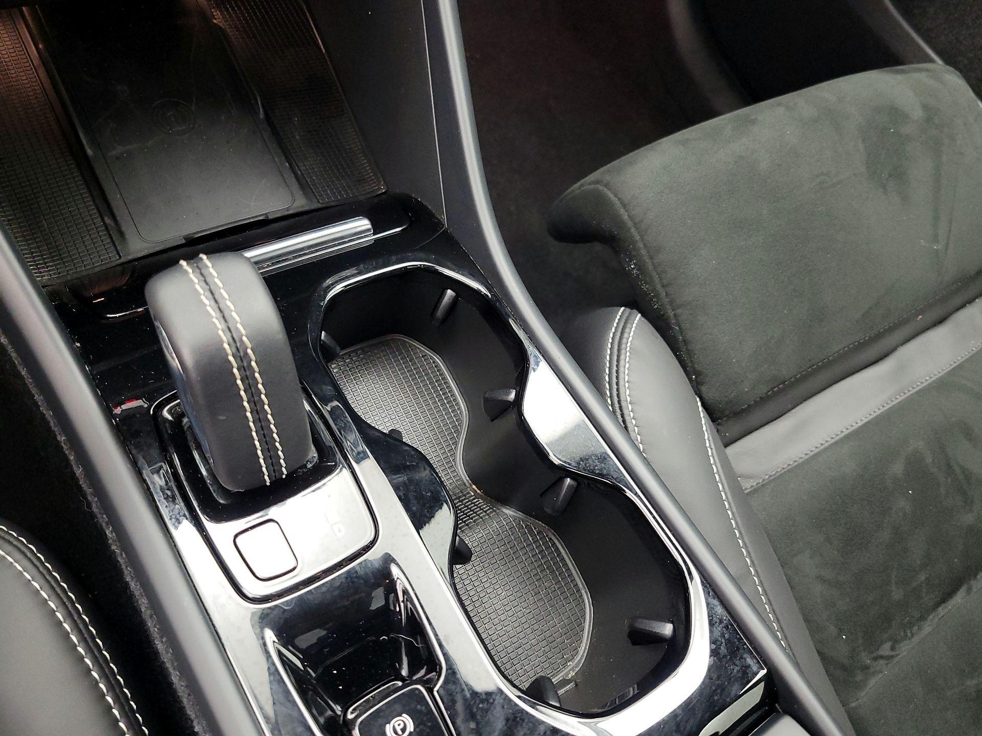 Thumbnail: 2022 Volvo XC40 - 18