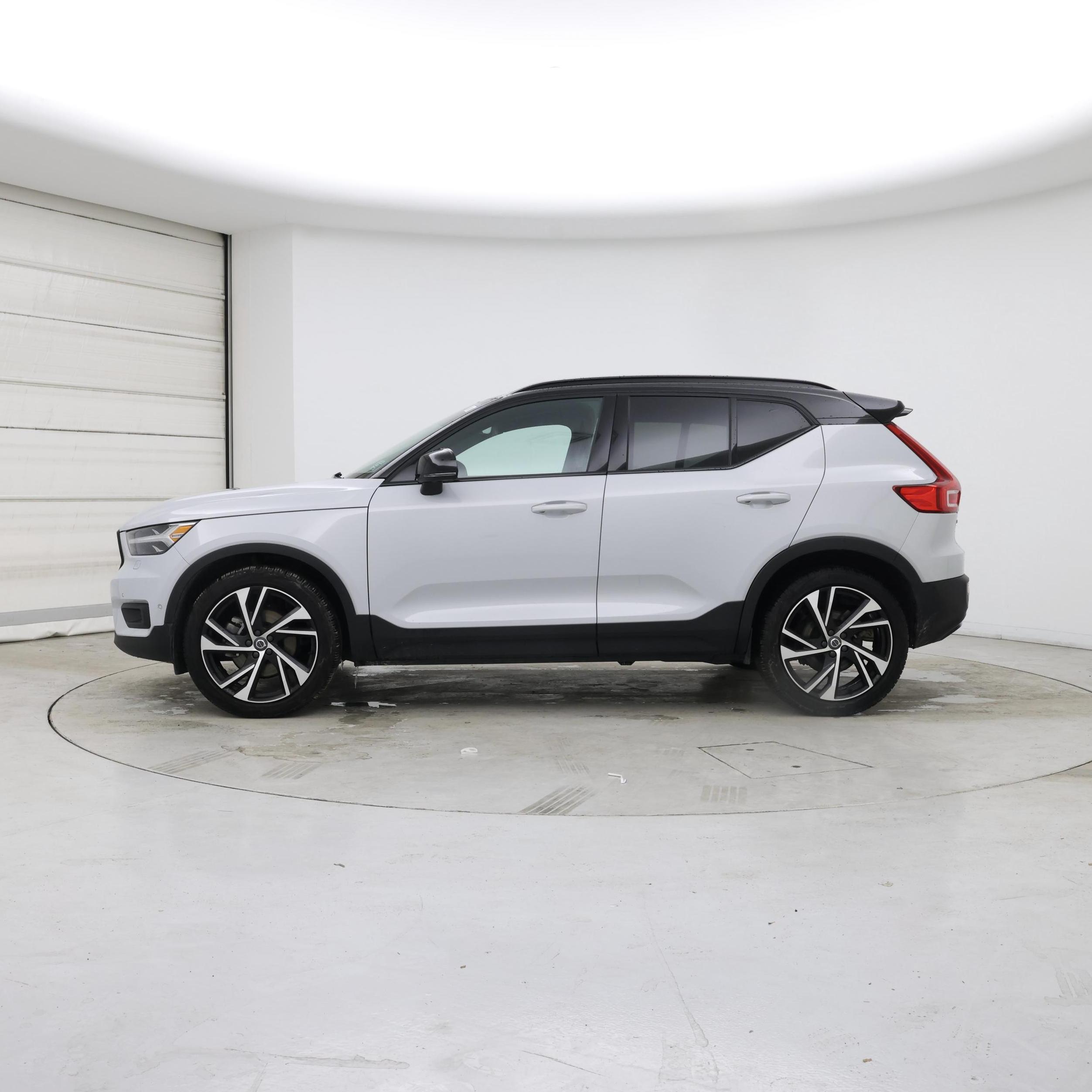 Thumbnail: 2022 Volvo XC40 - 3