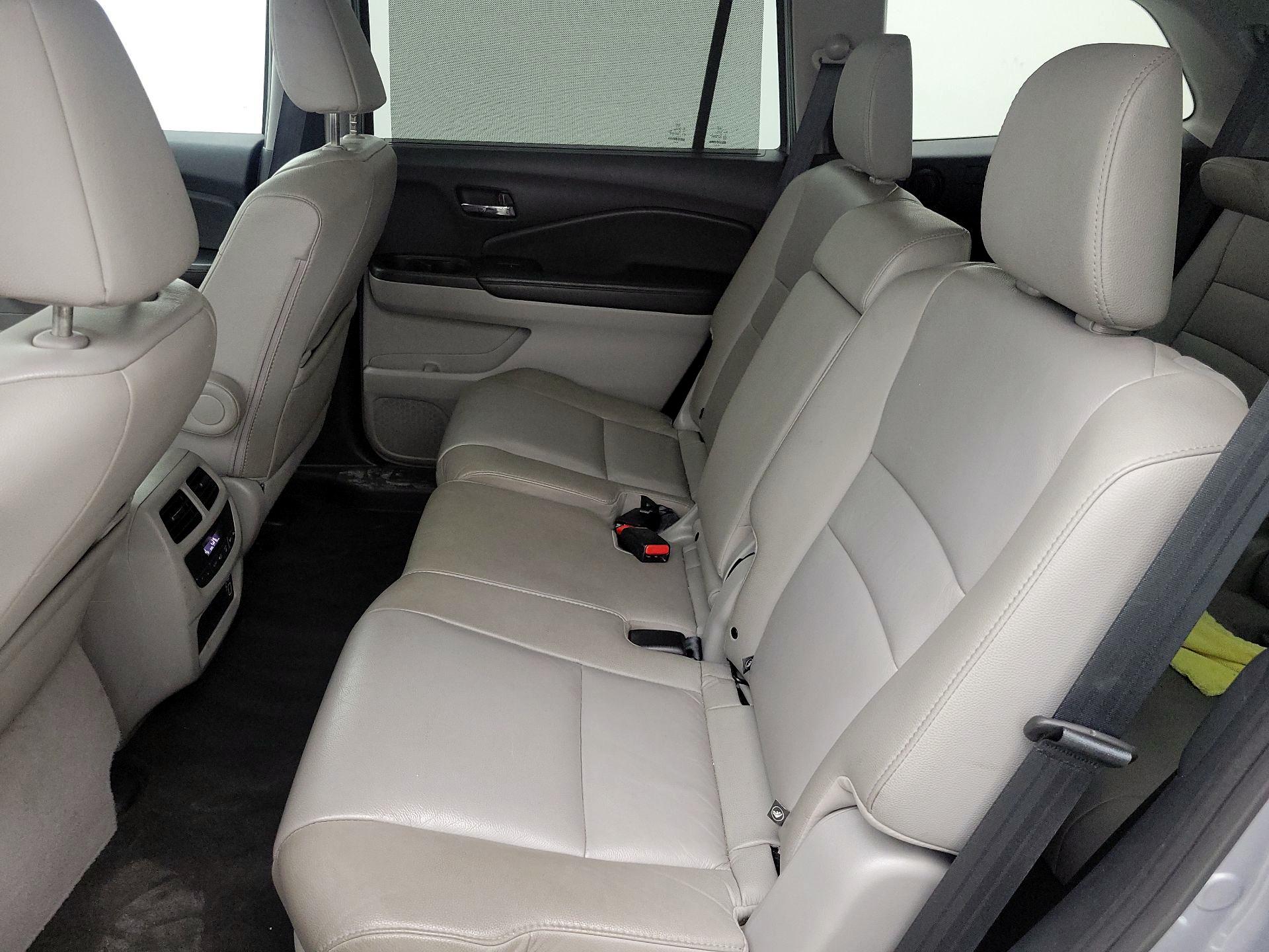 Thumbnail: 2020 Honda Pilot - 20