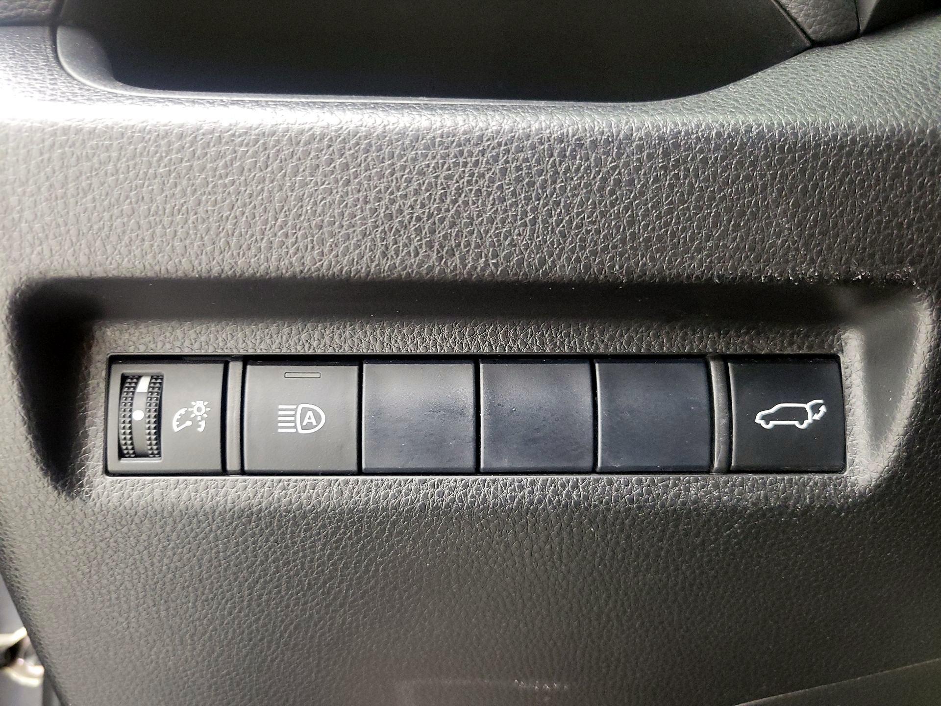 Thumbnail: 2019 Toyota RAV4 - 13