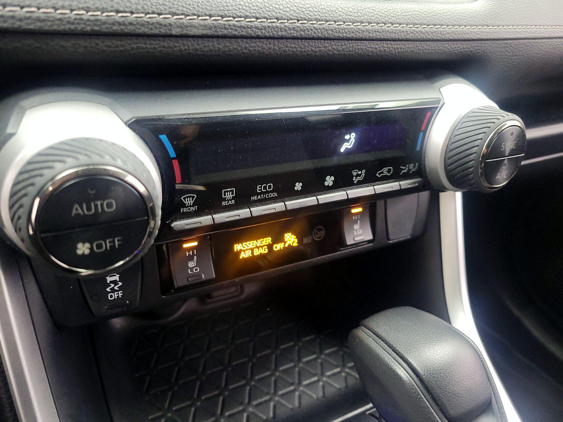 Thumbnail: 2019 Toyota RAV4 - 16