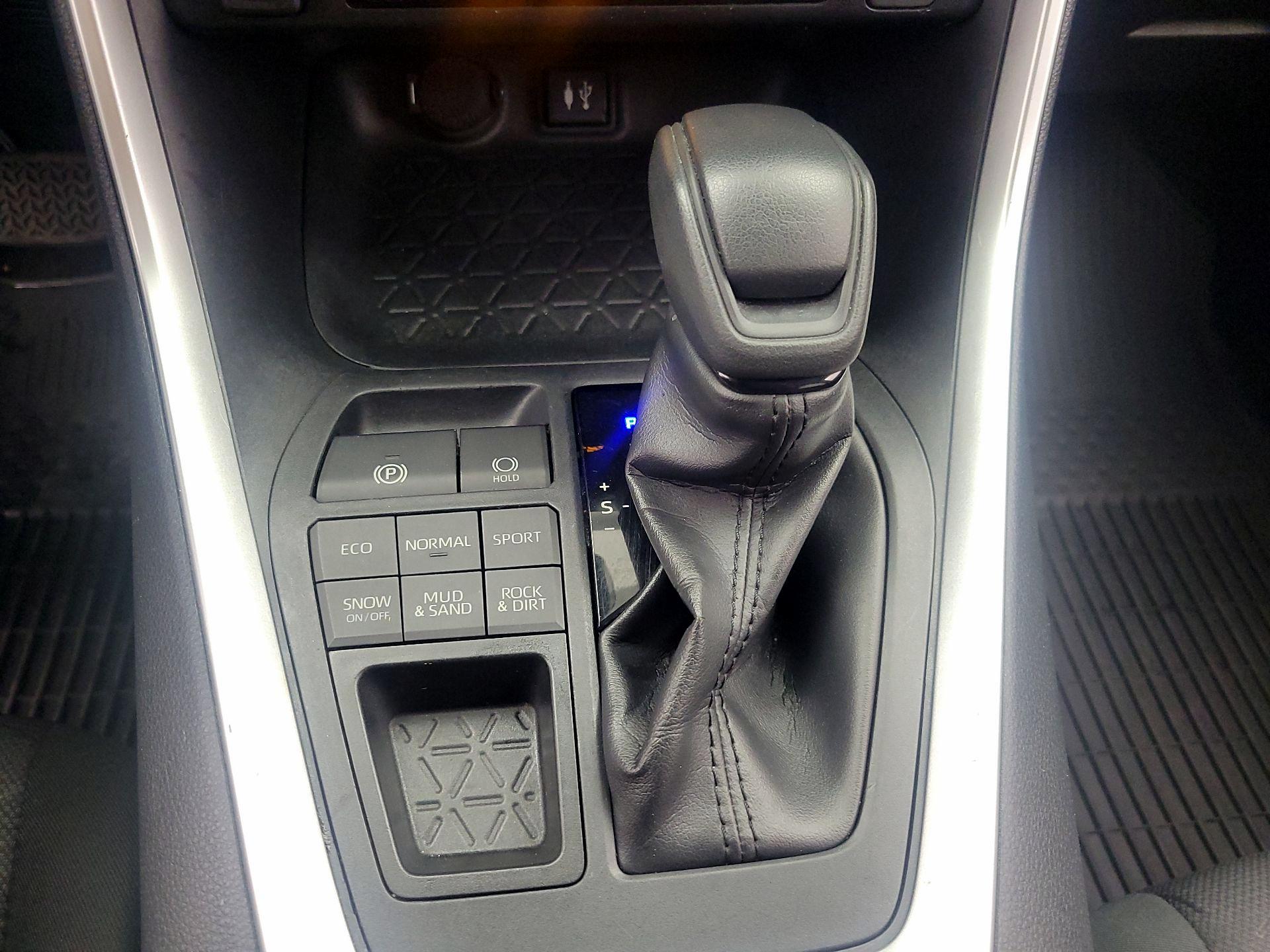 Thumbnail: 2019 Toyota RAV4 - 17