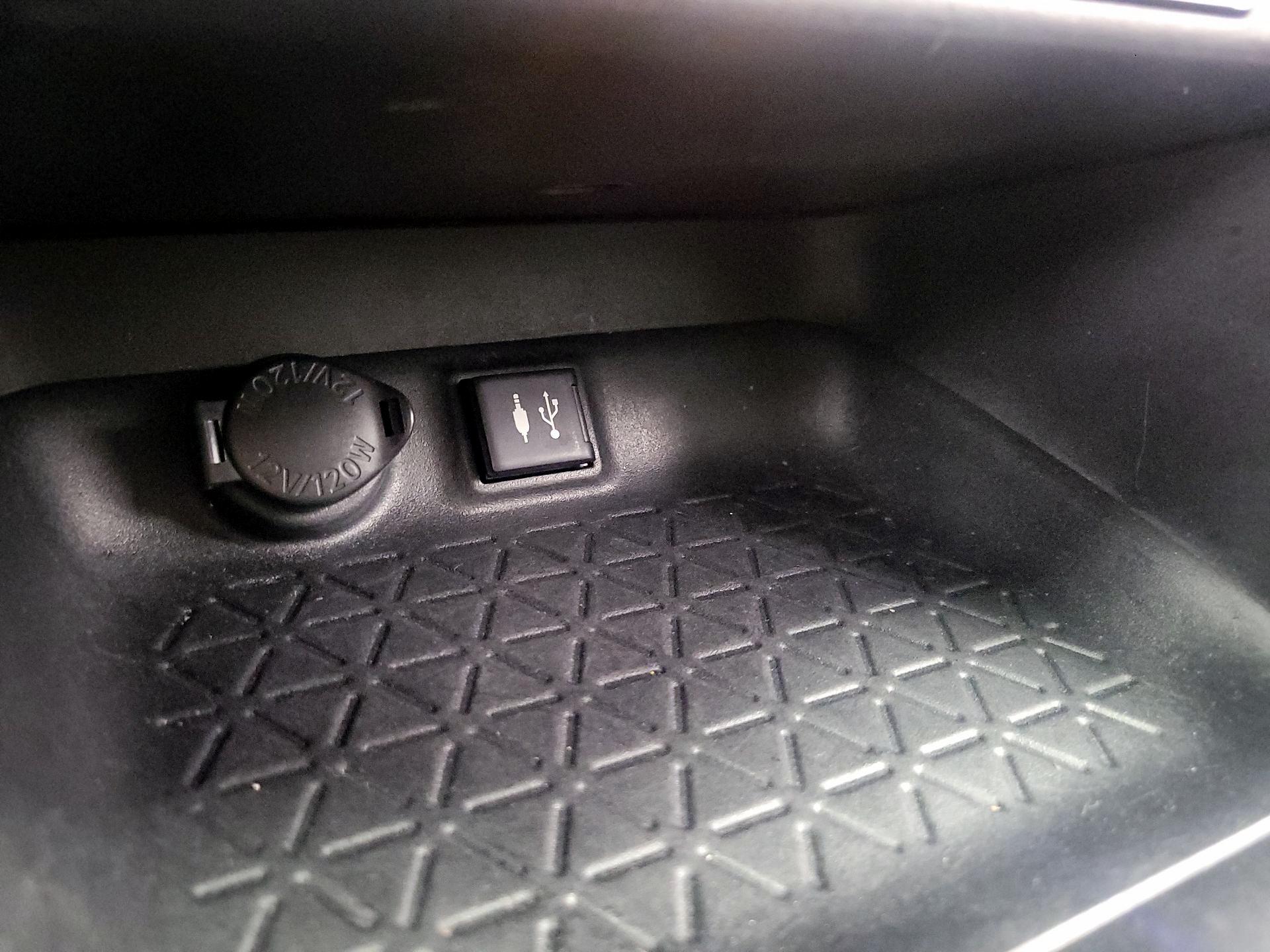 Thumbnail: 2019 Toyota RAV4 - 18