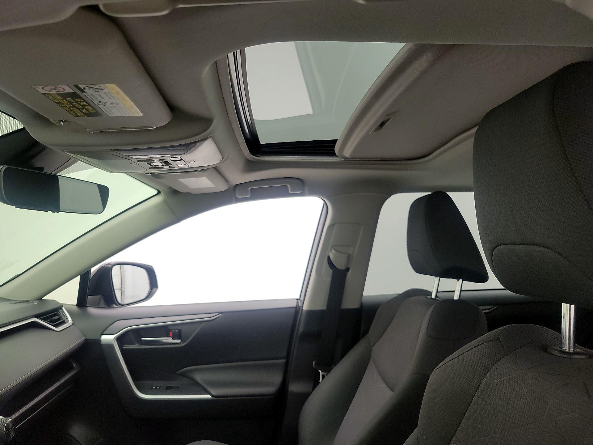 Thumbnail: 2019 Toyota RAV4 - 19