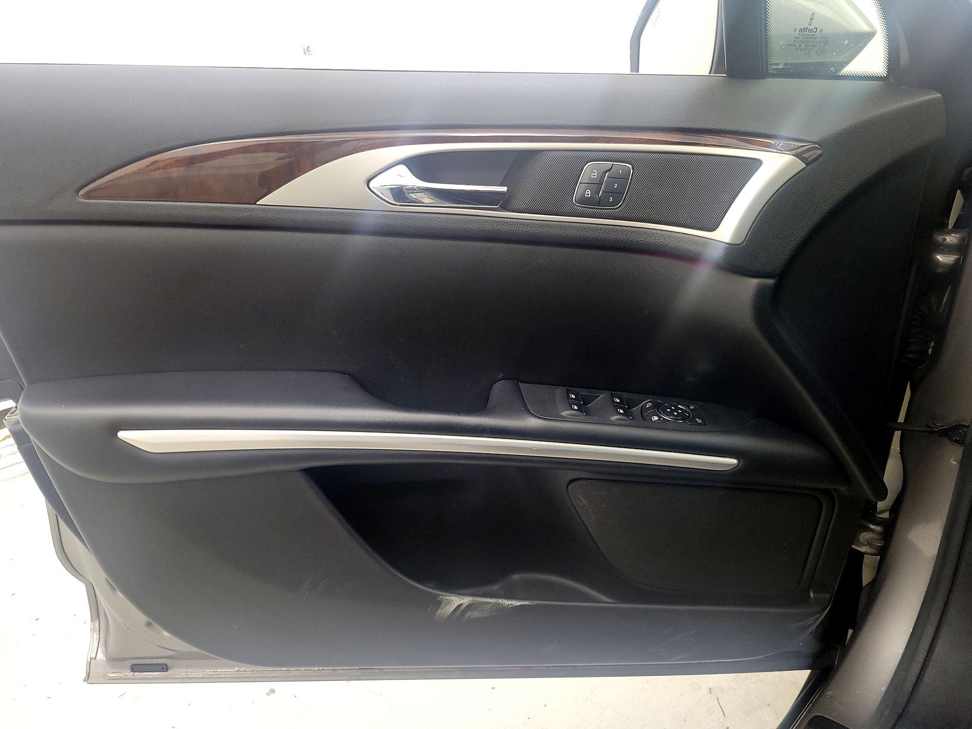 Thumbnail: 2016 Lincoln MKZ - 12