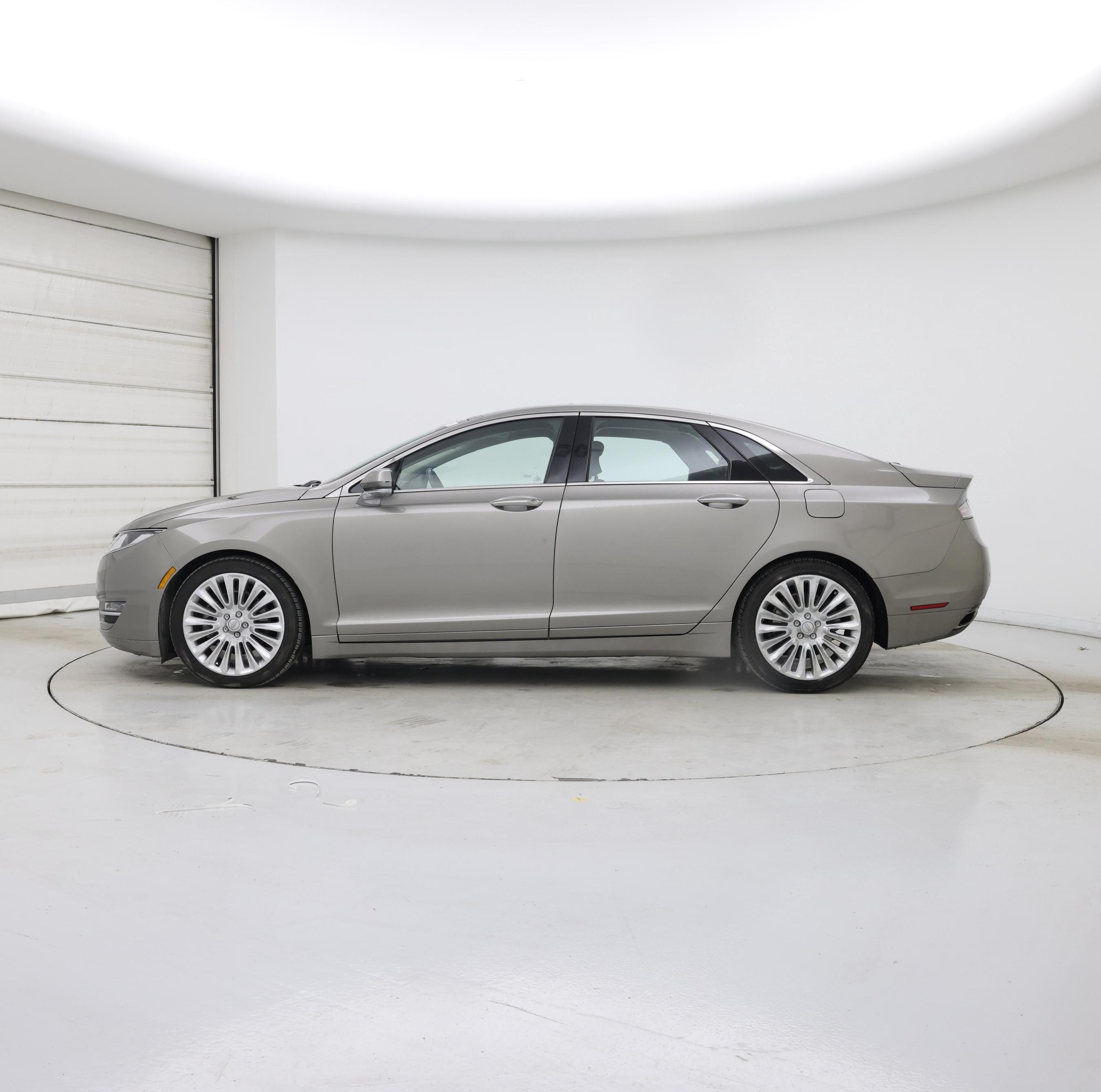 Thumbnail: 2016 Lincoln MKZ - 3