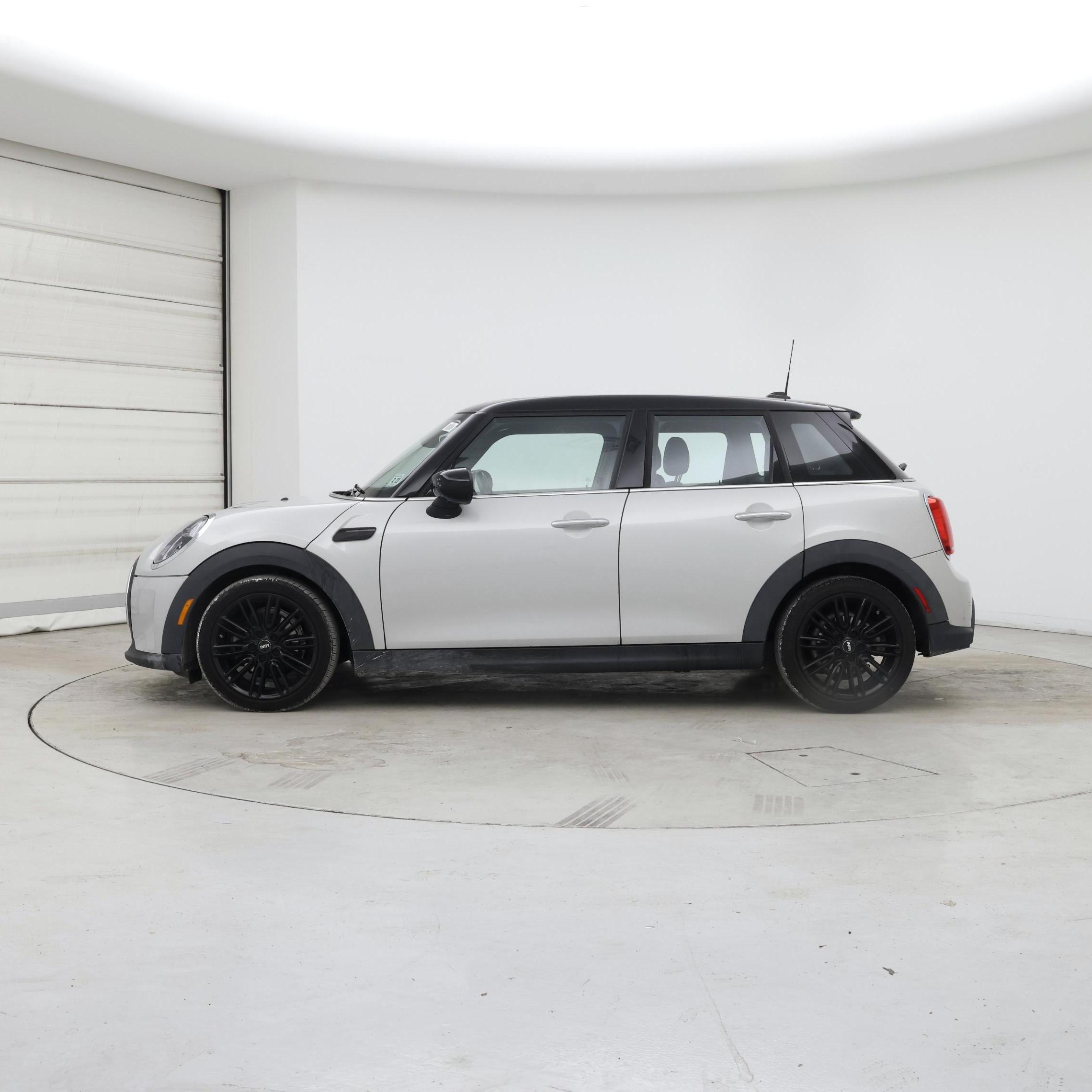 Thumbnail: 2022 MINI Cooper Hardtop - 3