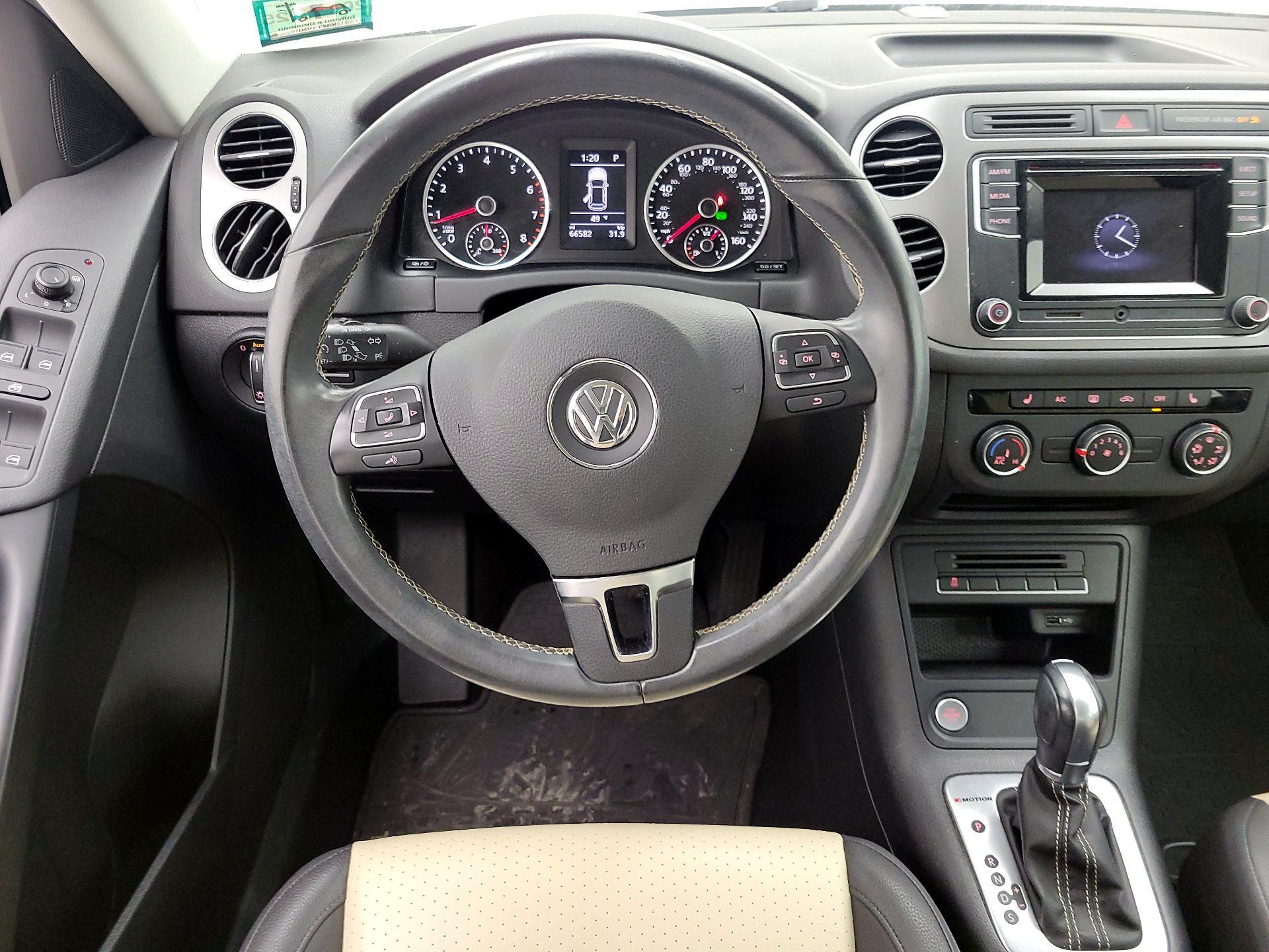 Thumbnail: 2016 Volkswagen Tiguan - 10