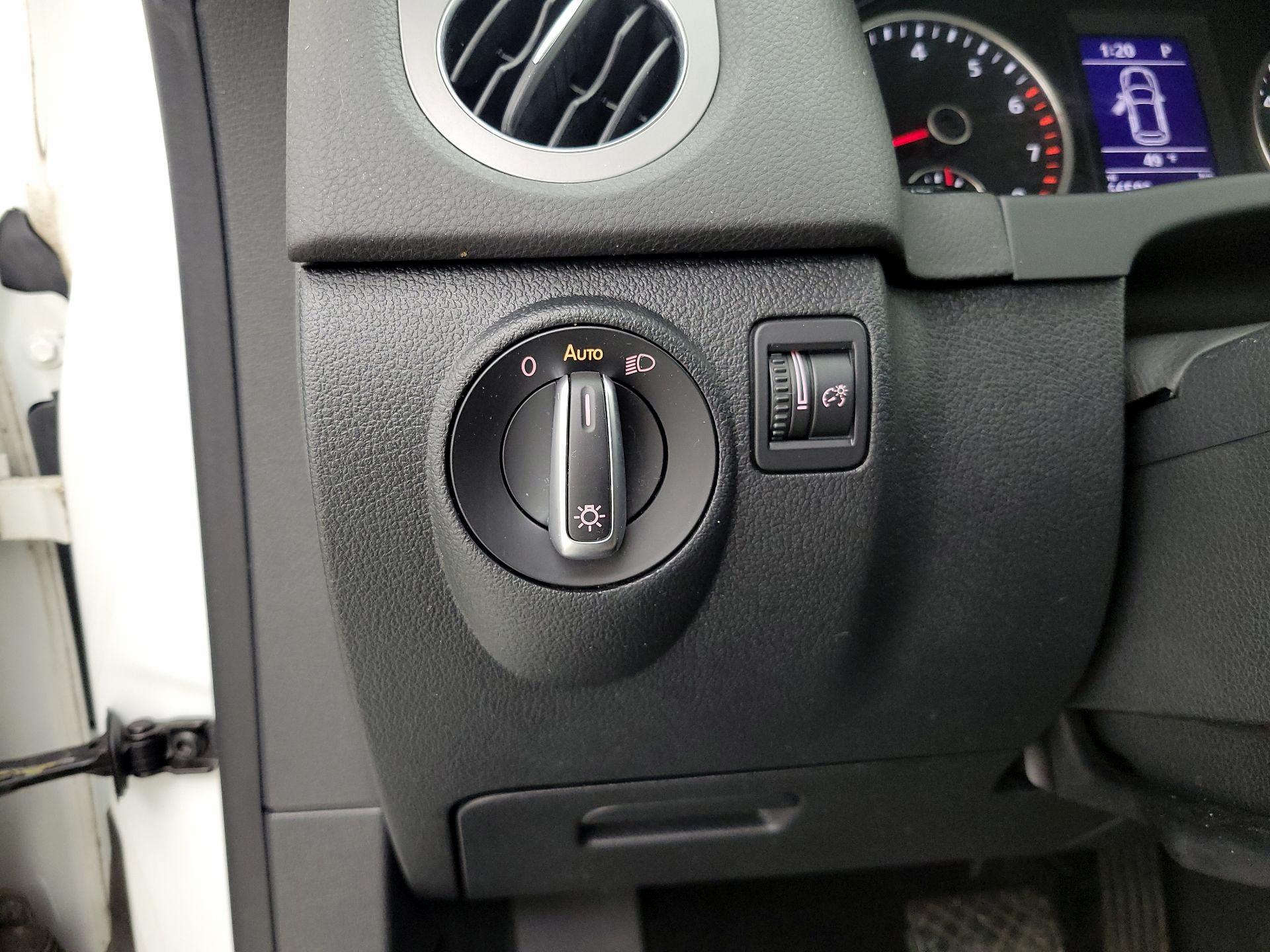 Thumbnail: 2016 Volkswagen Tiguan - 13