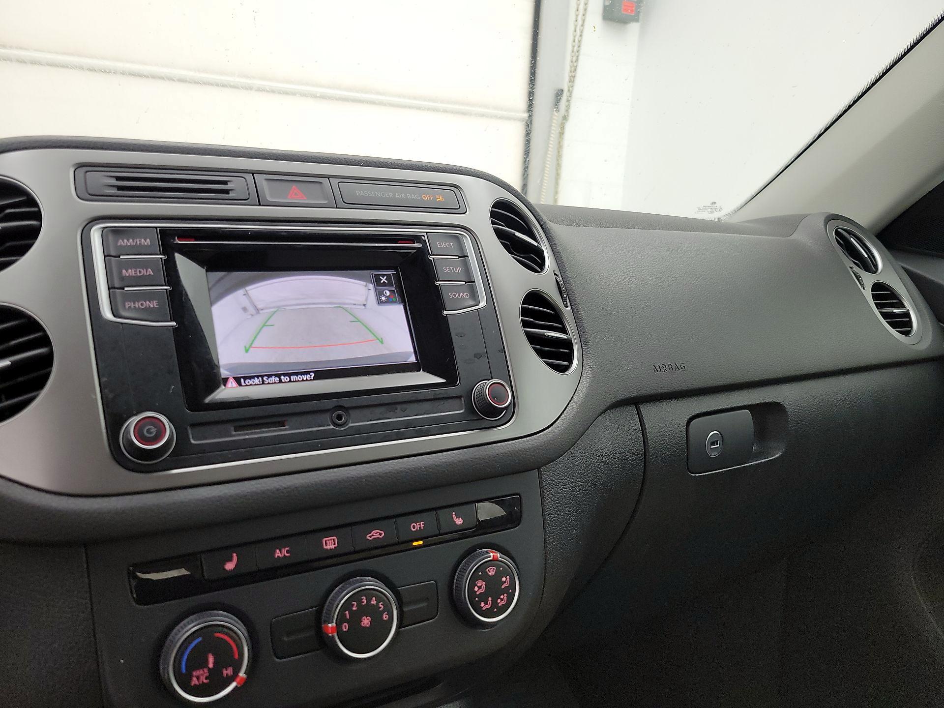 Thumbnail: 2016 Volkswagen Tiguan - 14