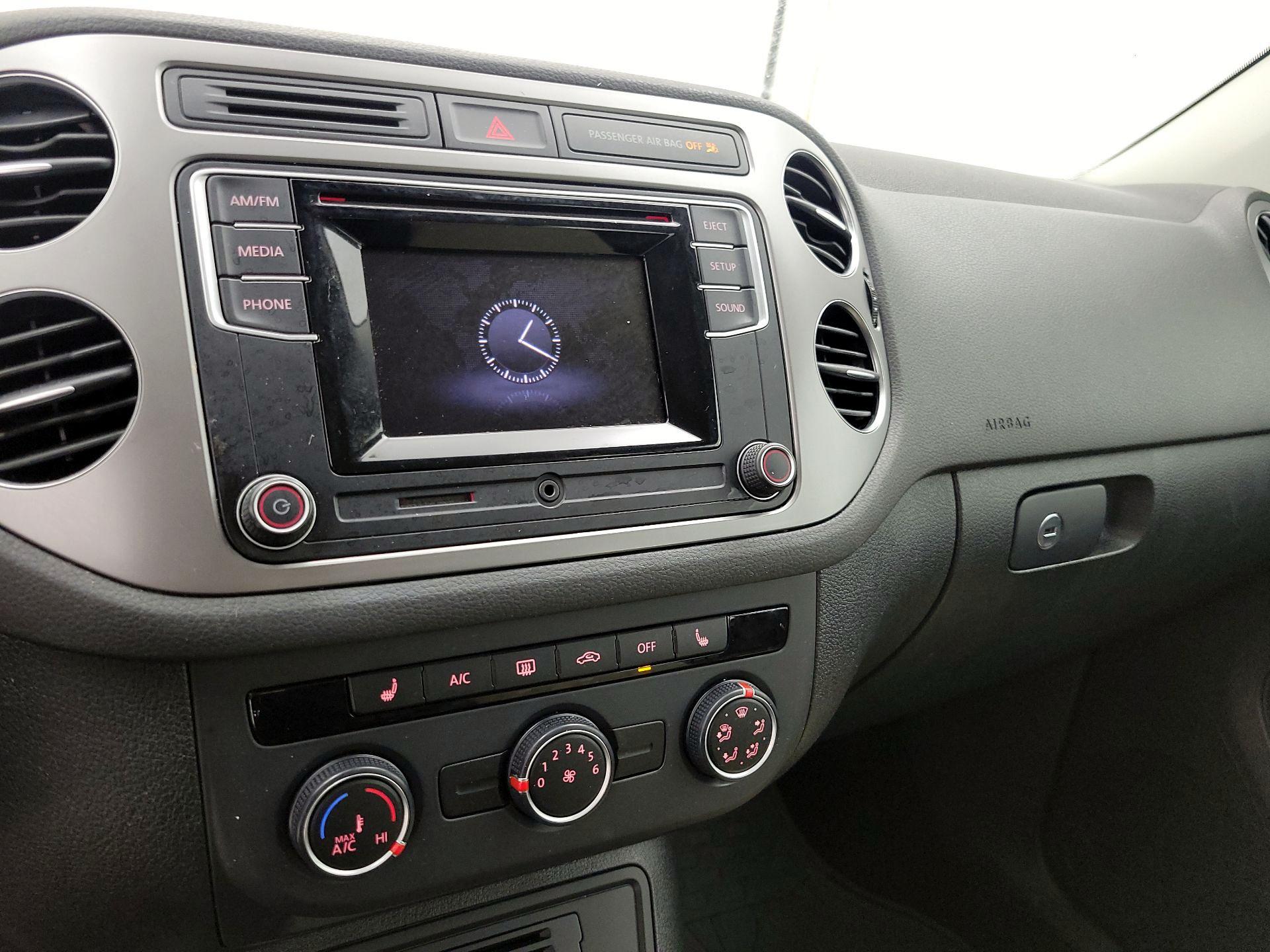 Thumbnail: 2016 Volkswagen Tiguan - 15