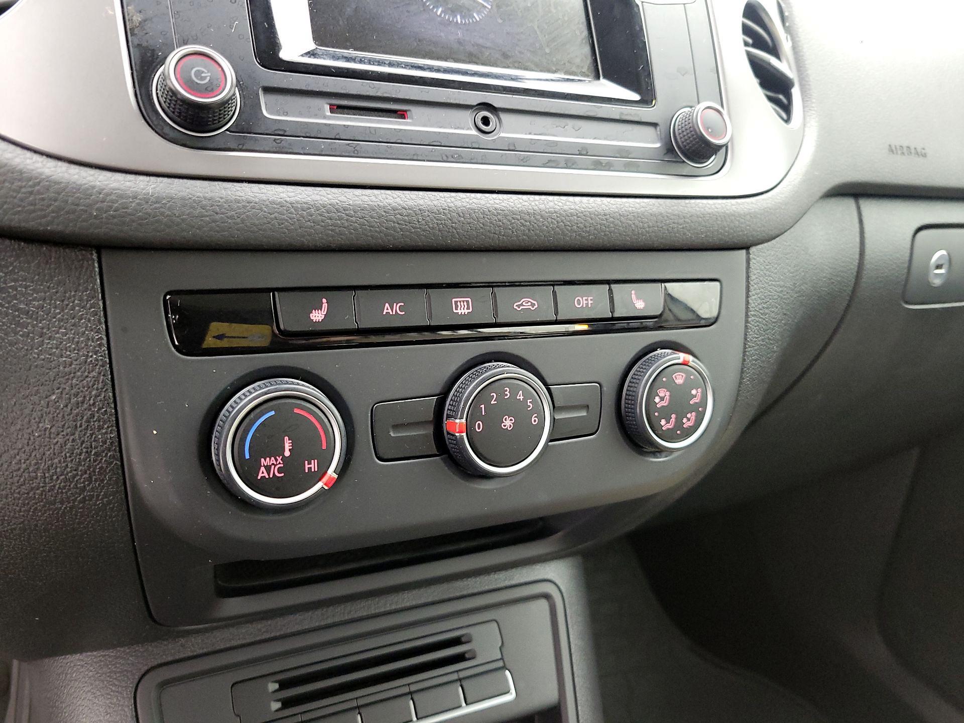 Thumbnail: 2016 Volkswagen Tiguan - 16