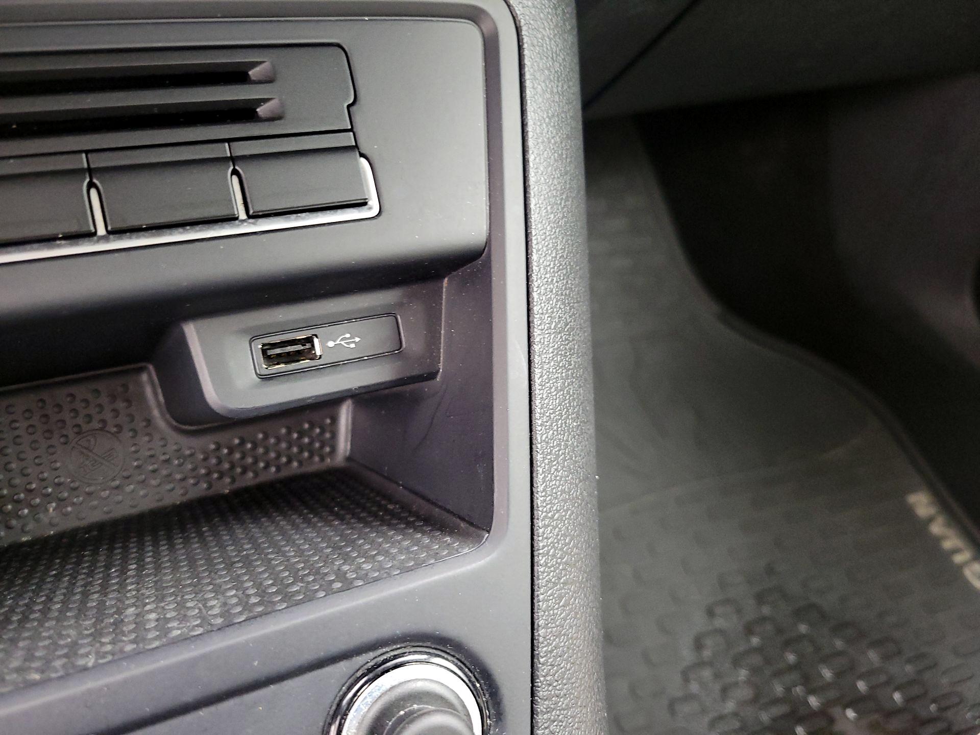 Thumbnail: 2016 Volkswagen Tiguan - 18