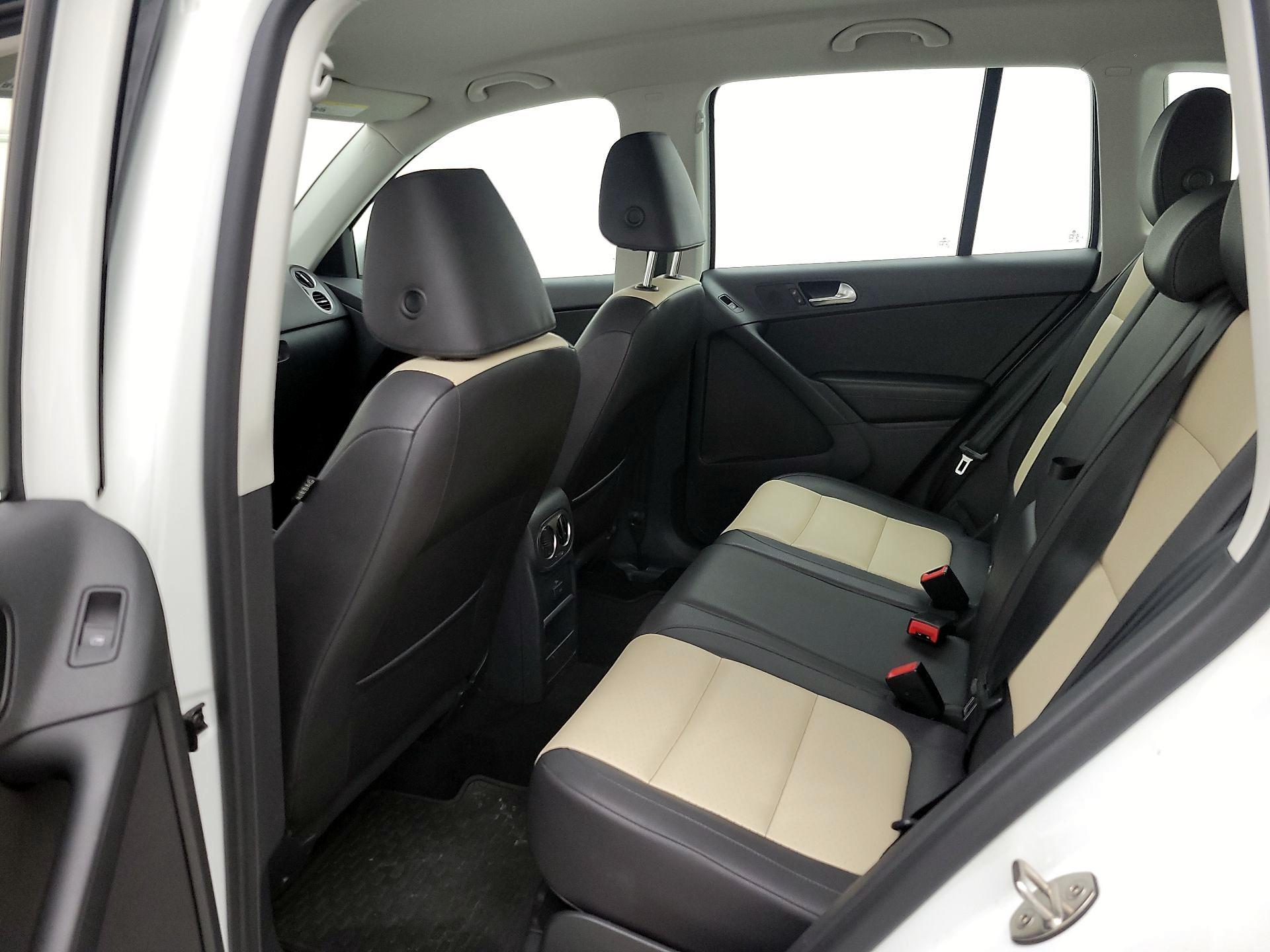 Thumbnail: 2016 Volkswagen Tiguan - 19