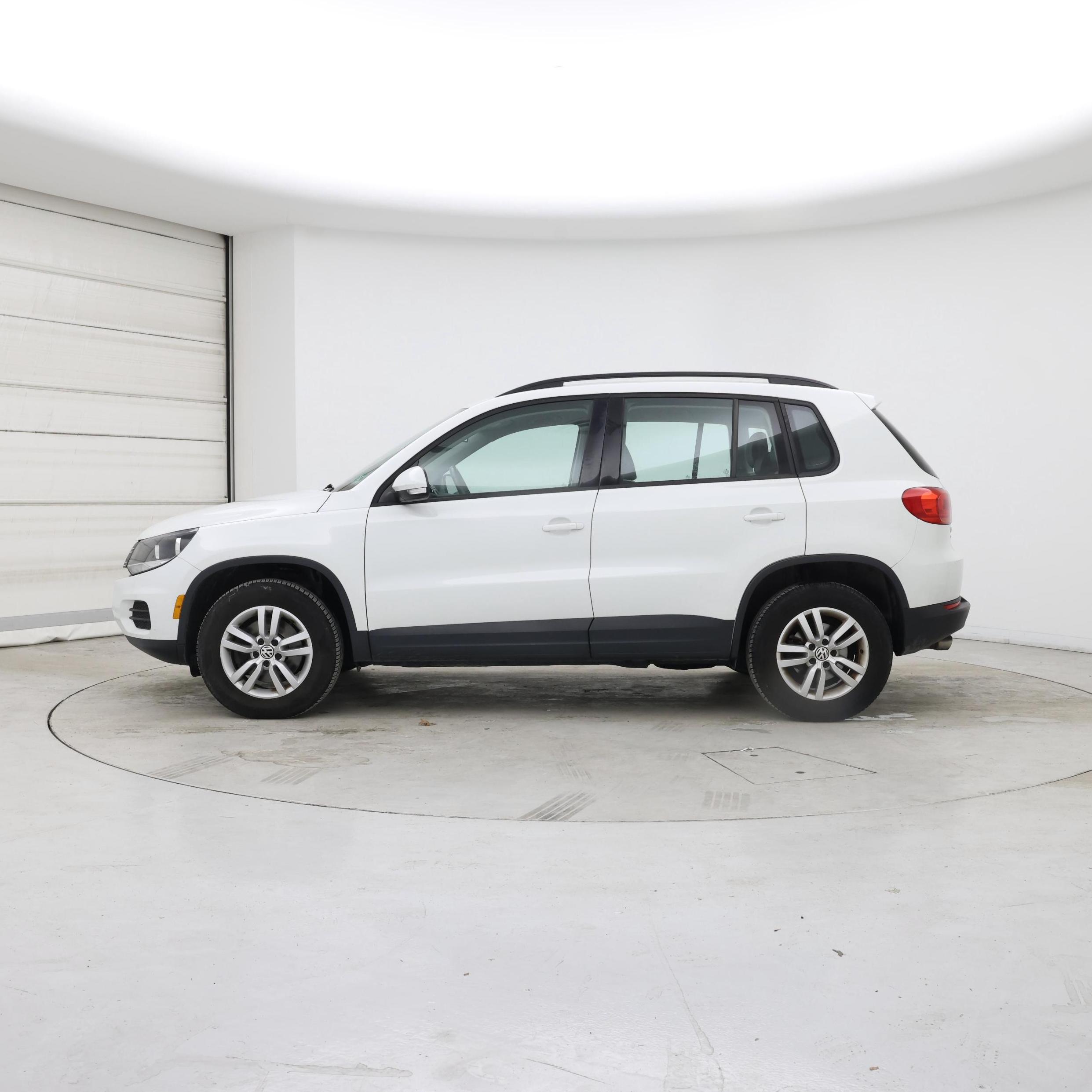 Thumbnail: 2016 Volkswagen Tiguan - 3