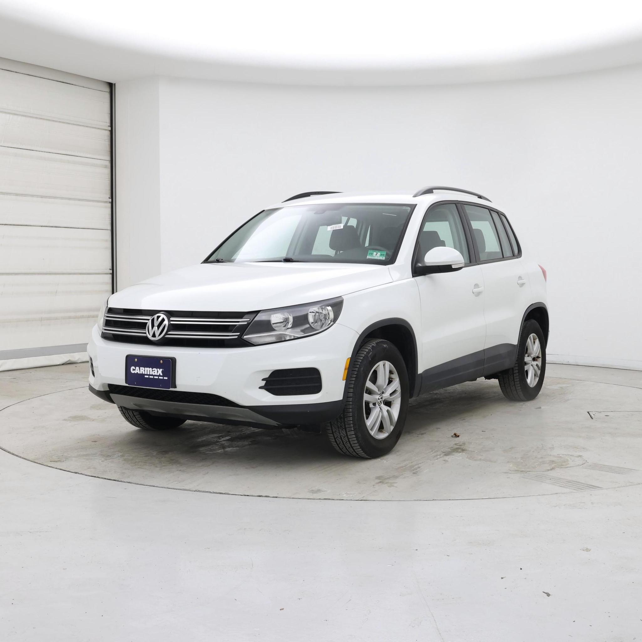Thumbnail: 2016 Volkswagen Tiguan - 4