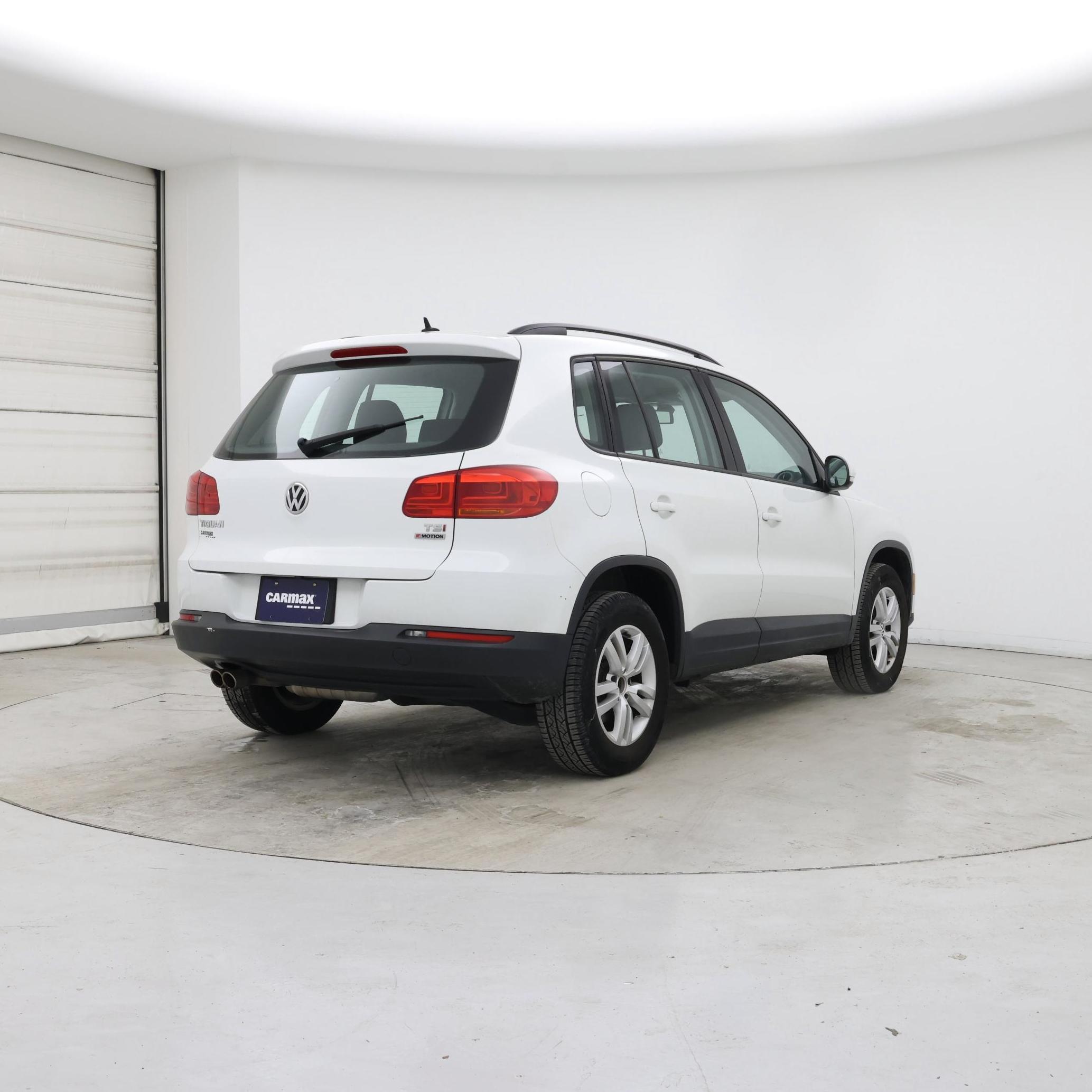 Thumbnail: 2016 Volkswagen Tiguan - 8