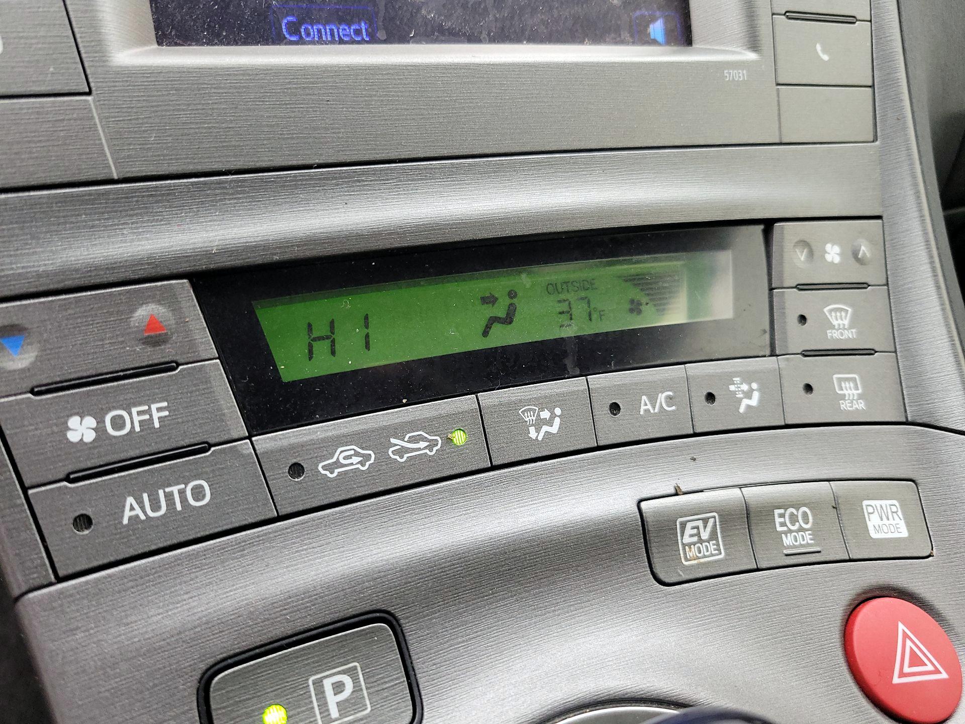 Thumbnail: 2015 Toyota Prius - 16