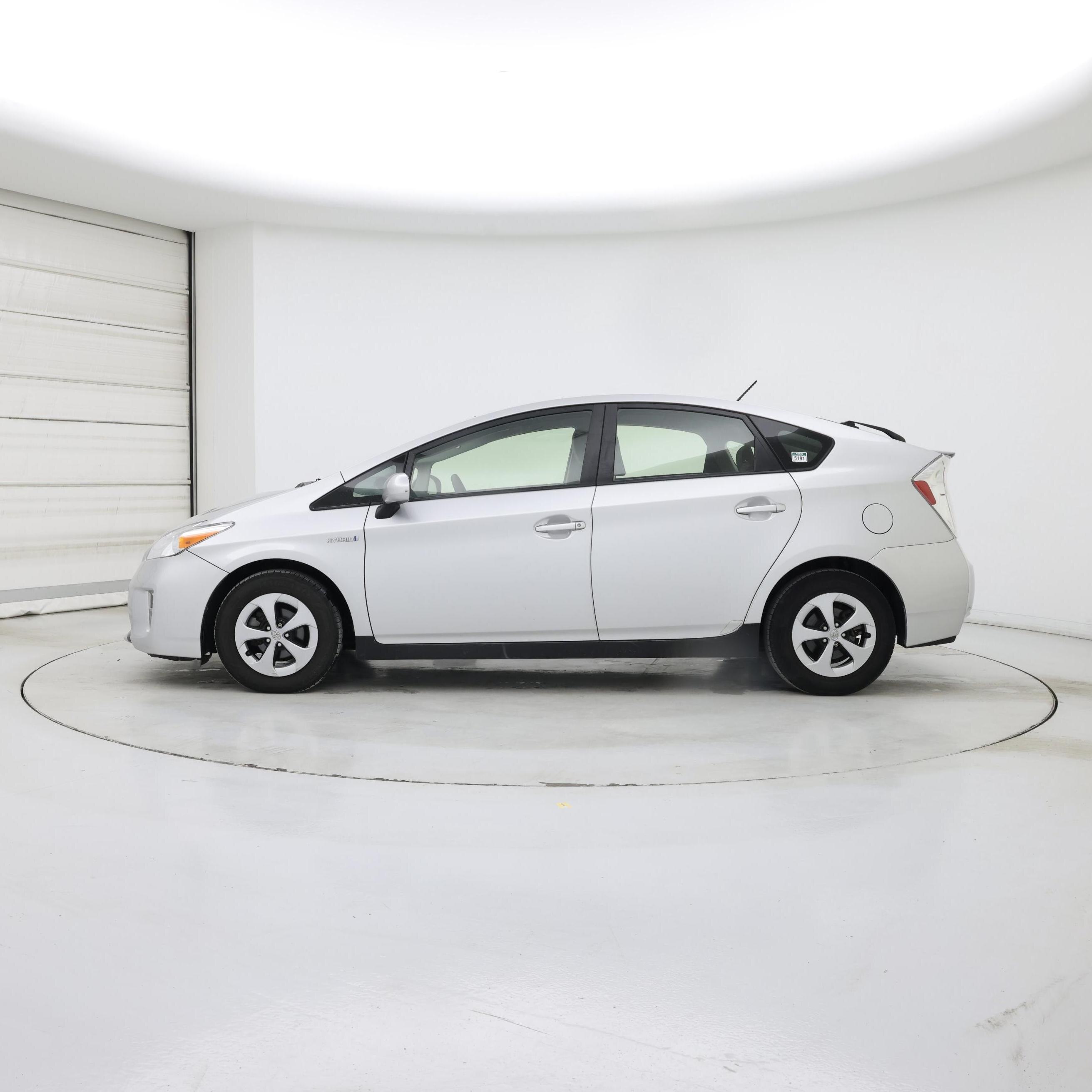 Thumbnail: 2015 Toyota Prius - 3