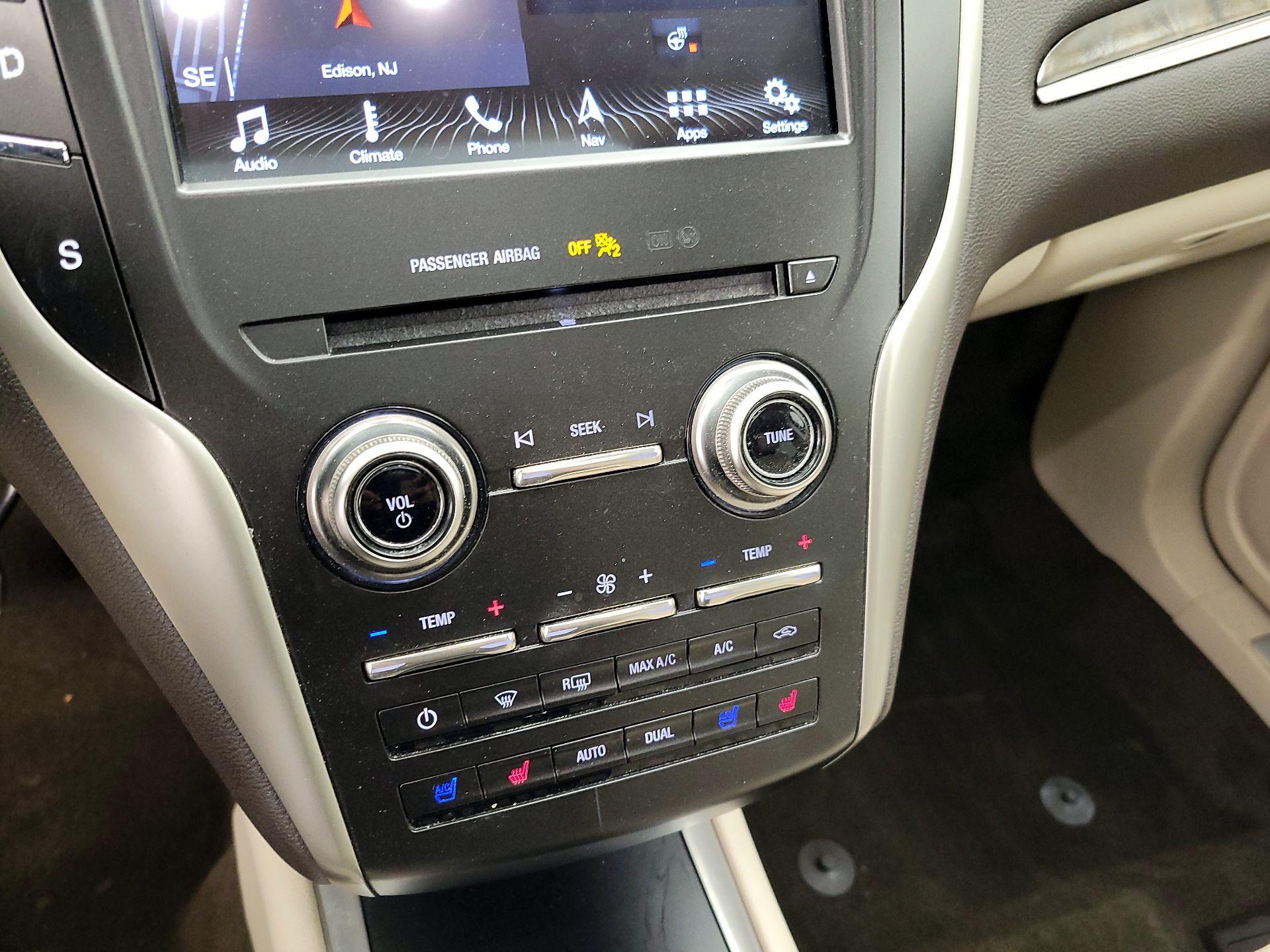 Thumbnail: 2019 Lincoln MKC - 15