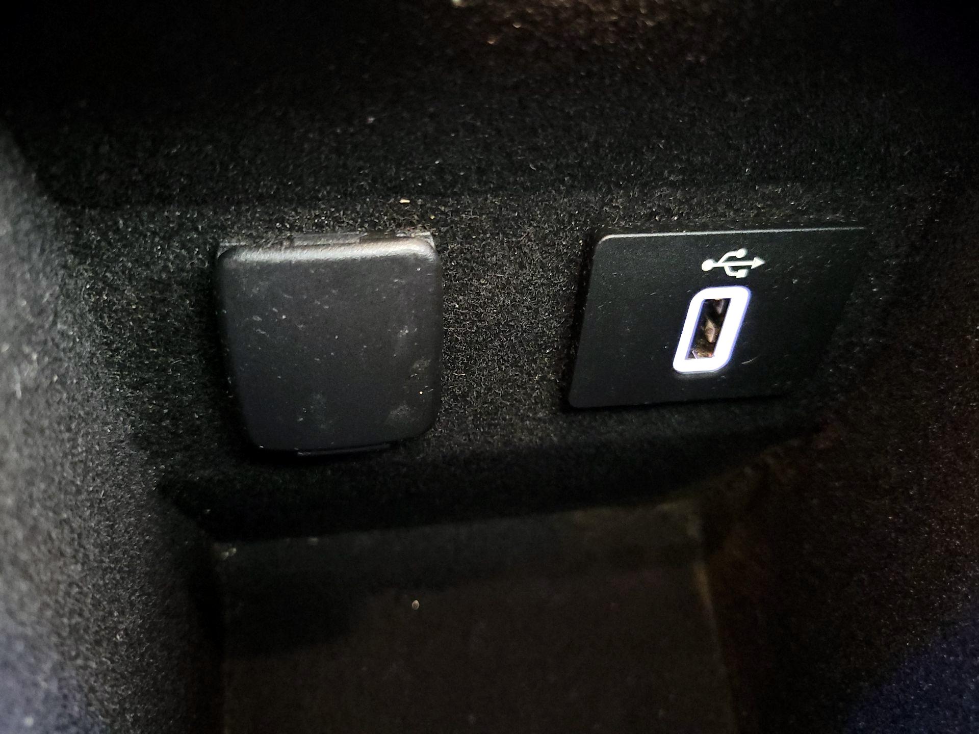 Thumbnail: 2017 Lincoln MKZ - 19